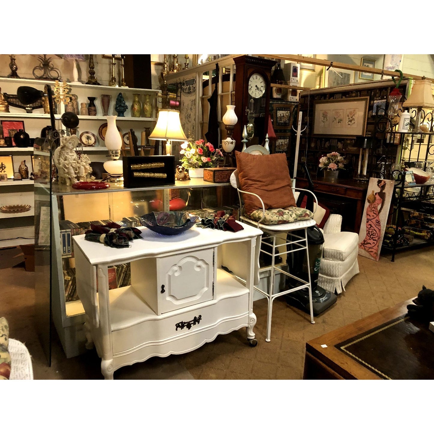 Beautiful White Drop Leaf Buffet 31"h 18"d with drop leaf's up 67" drop leaf down 40"