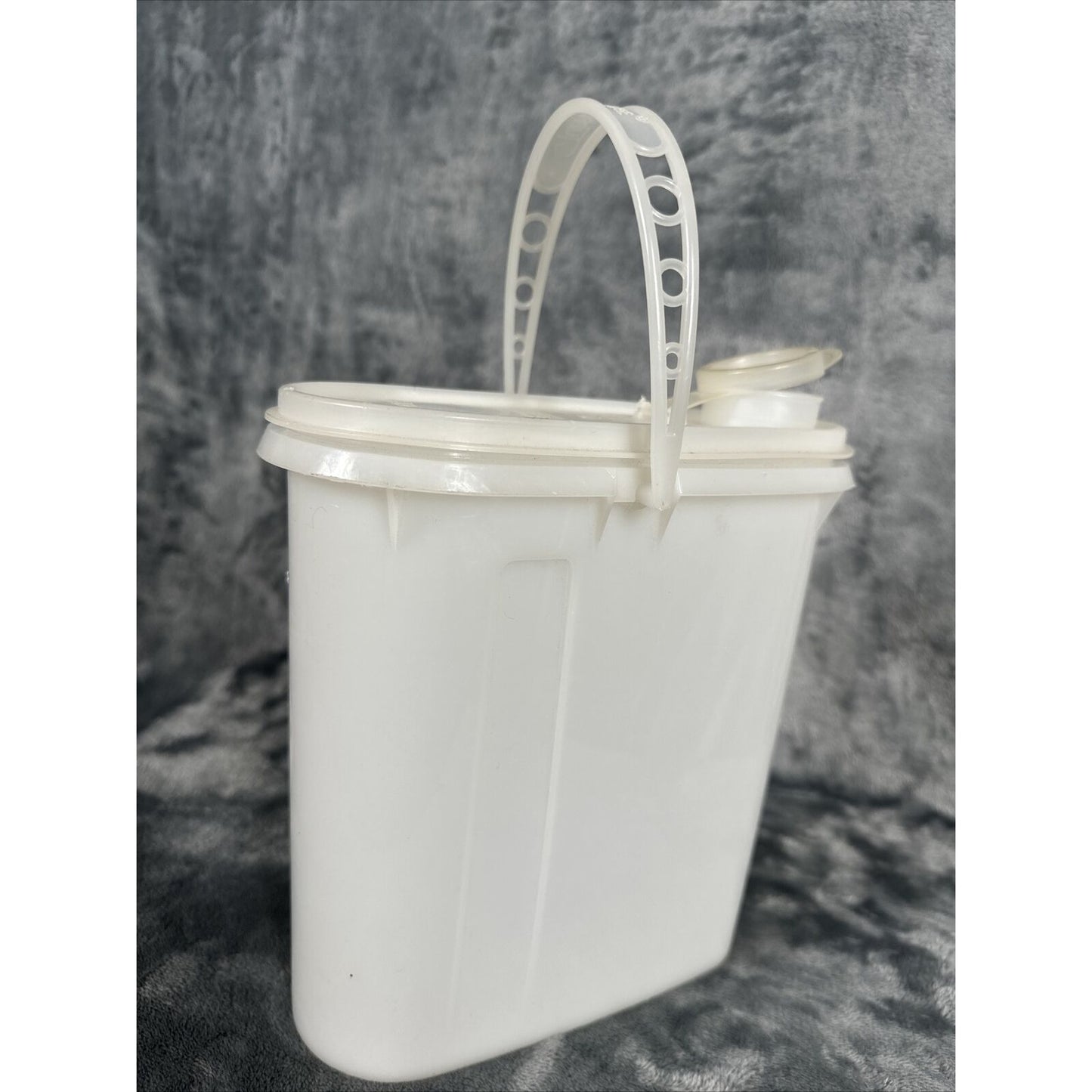 Vintage Tupperware #587-1 Beverage Buddy 2 Quart White Slim Pitcher Lid