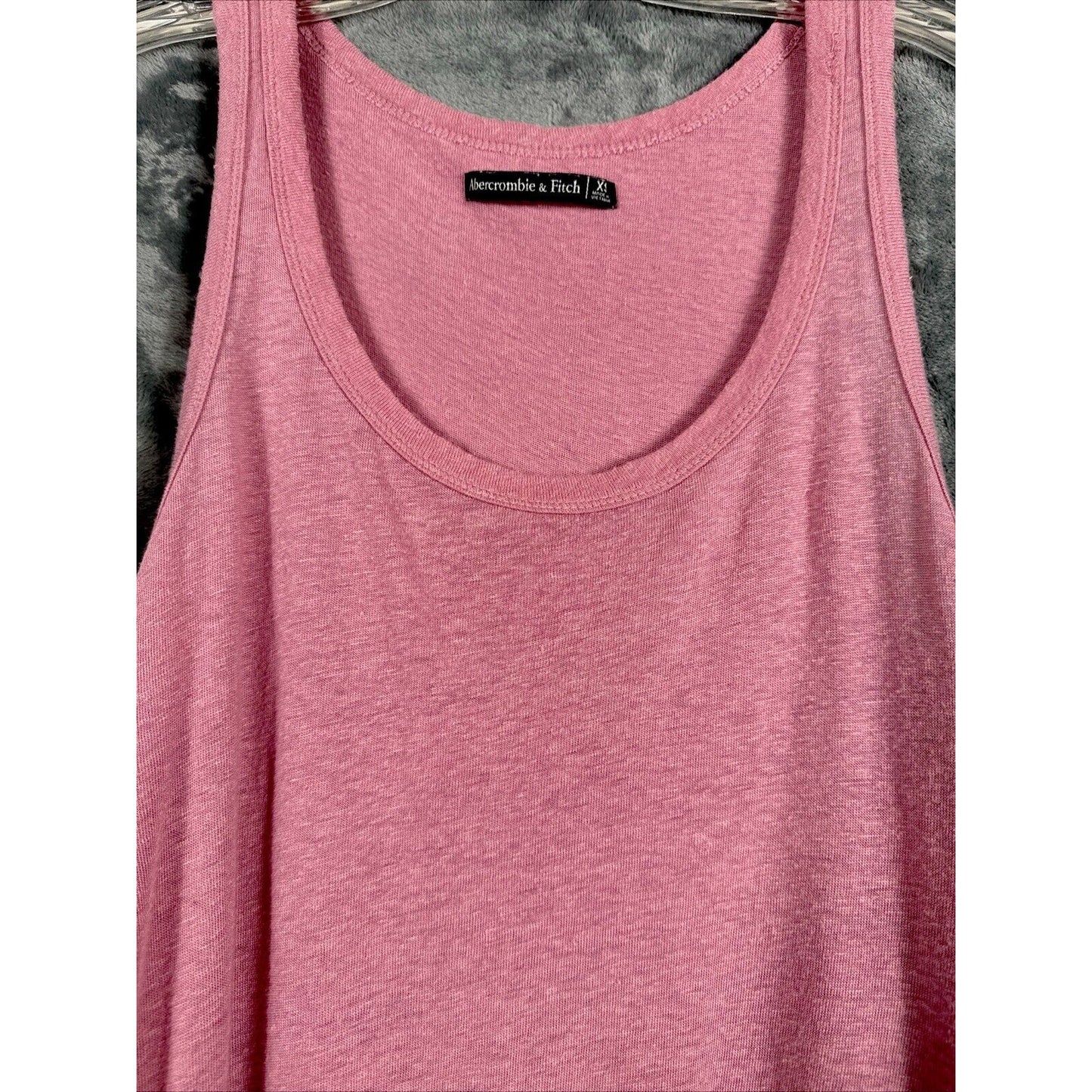 Abercrombie and finch women’s tank top extra small plum ruffled bottom and back