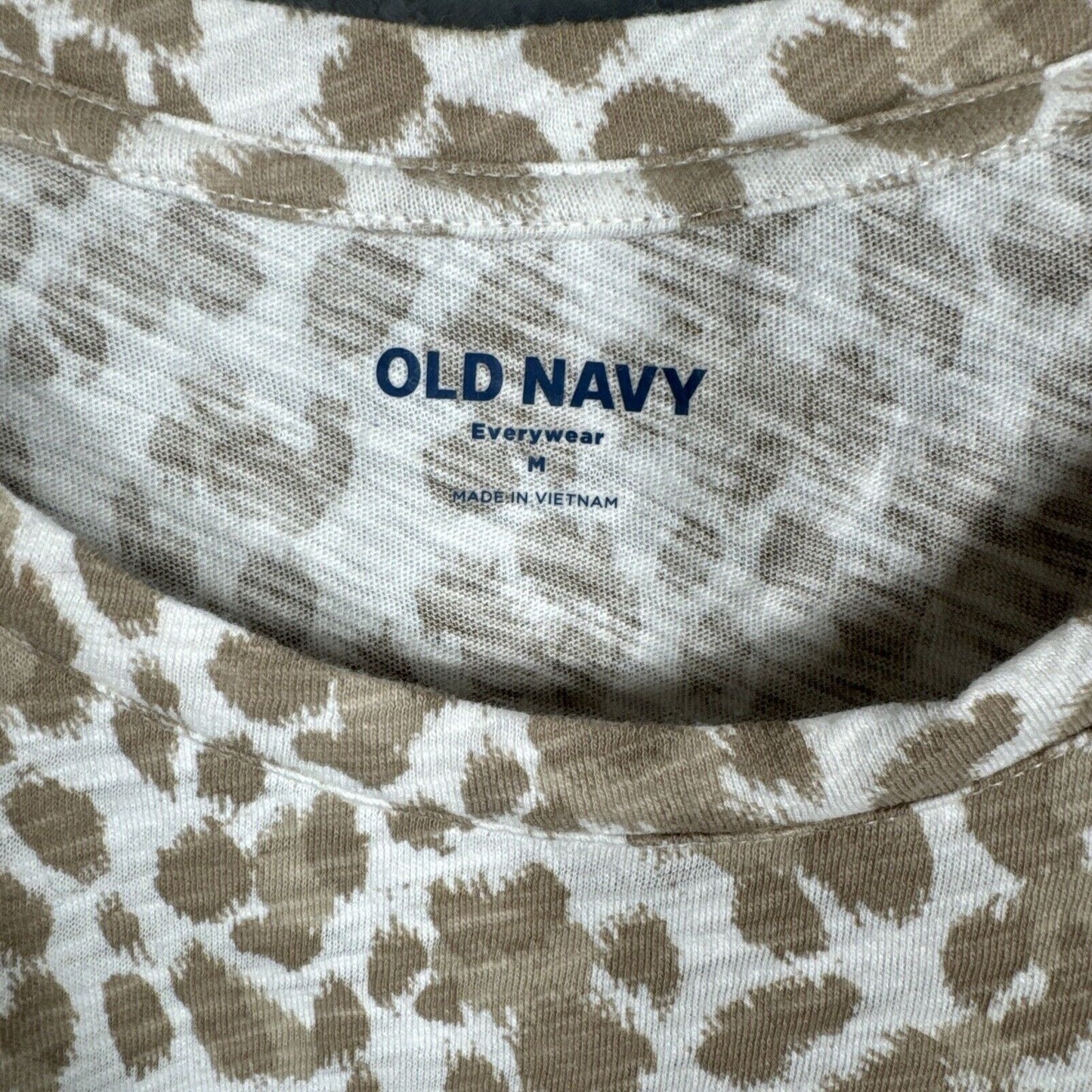 Old Navy Leopard Print Everywhere Short Sleeve T Shirt Women’s Medium