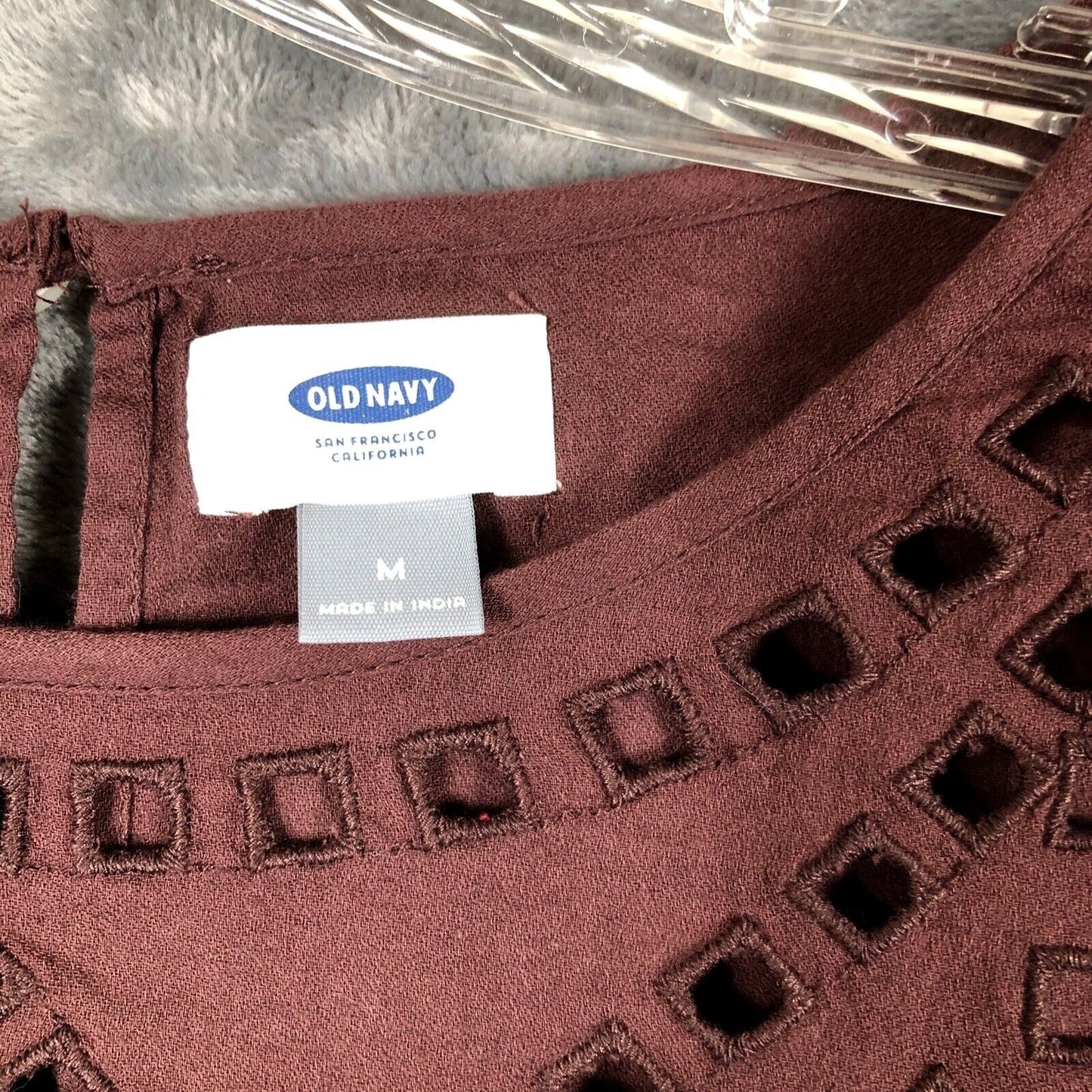 Women's Old Navy Size M Cut Out Square Block Details
