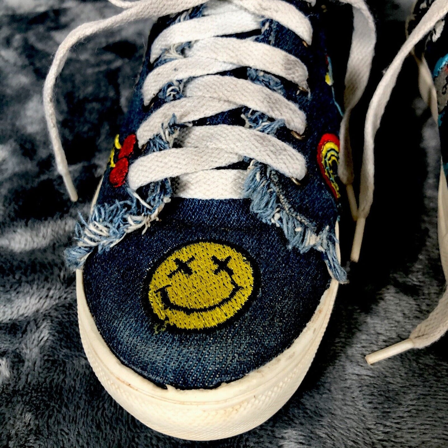 Union Bay Tennis Shoes Smiley Face Casual Youth Size 3