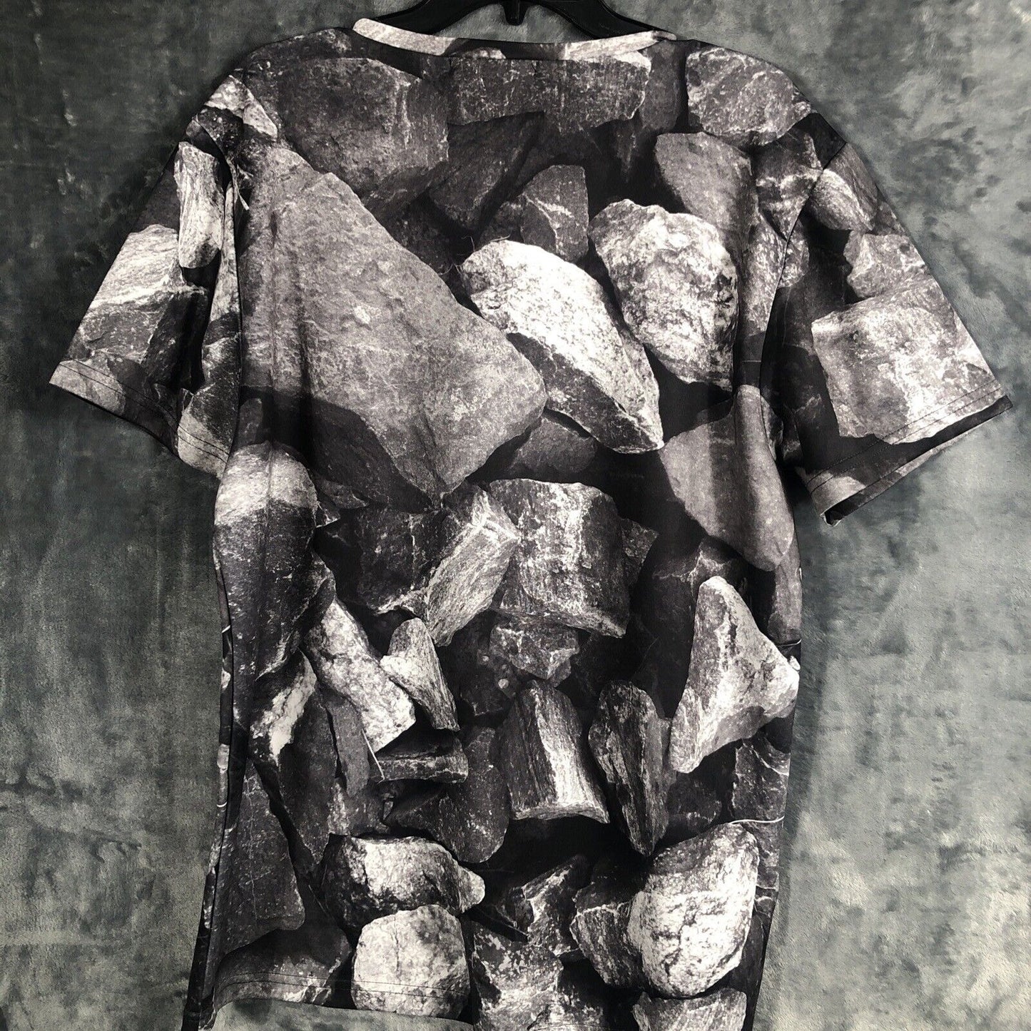 Forever 21 Men’s Shirt Size Adult 2X Large 2/Men T-Shirt Black/Gray