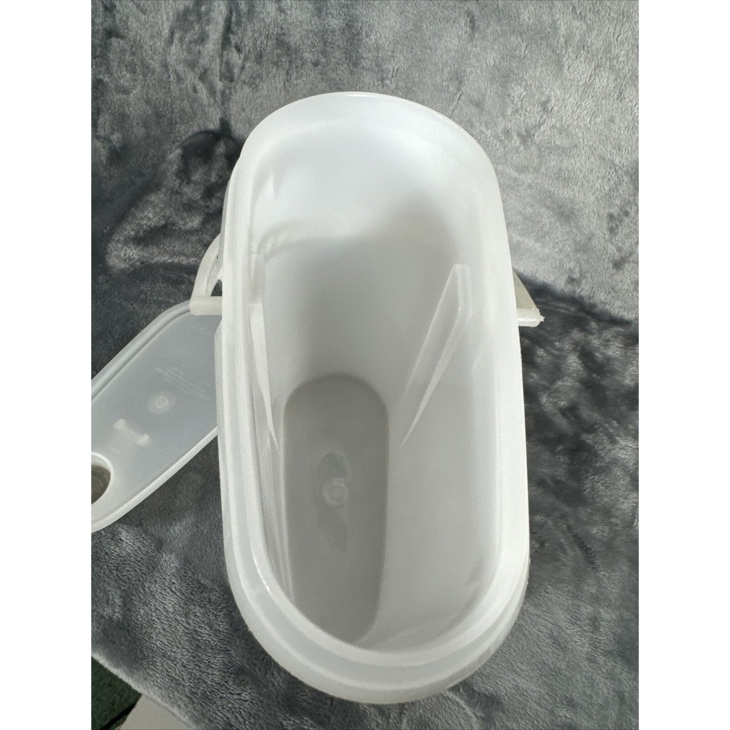 Vintage Tupperware #587-1 Beverage Buddy 2 Quart White Slim Pitcher Lid