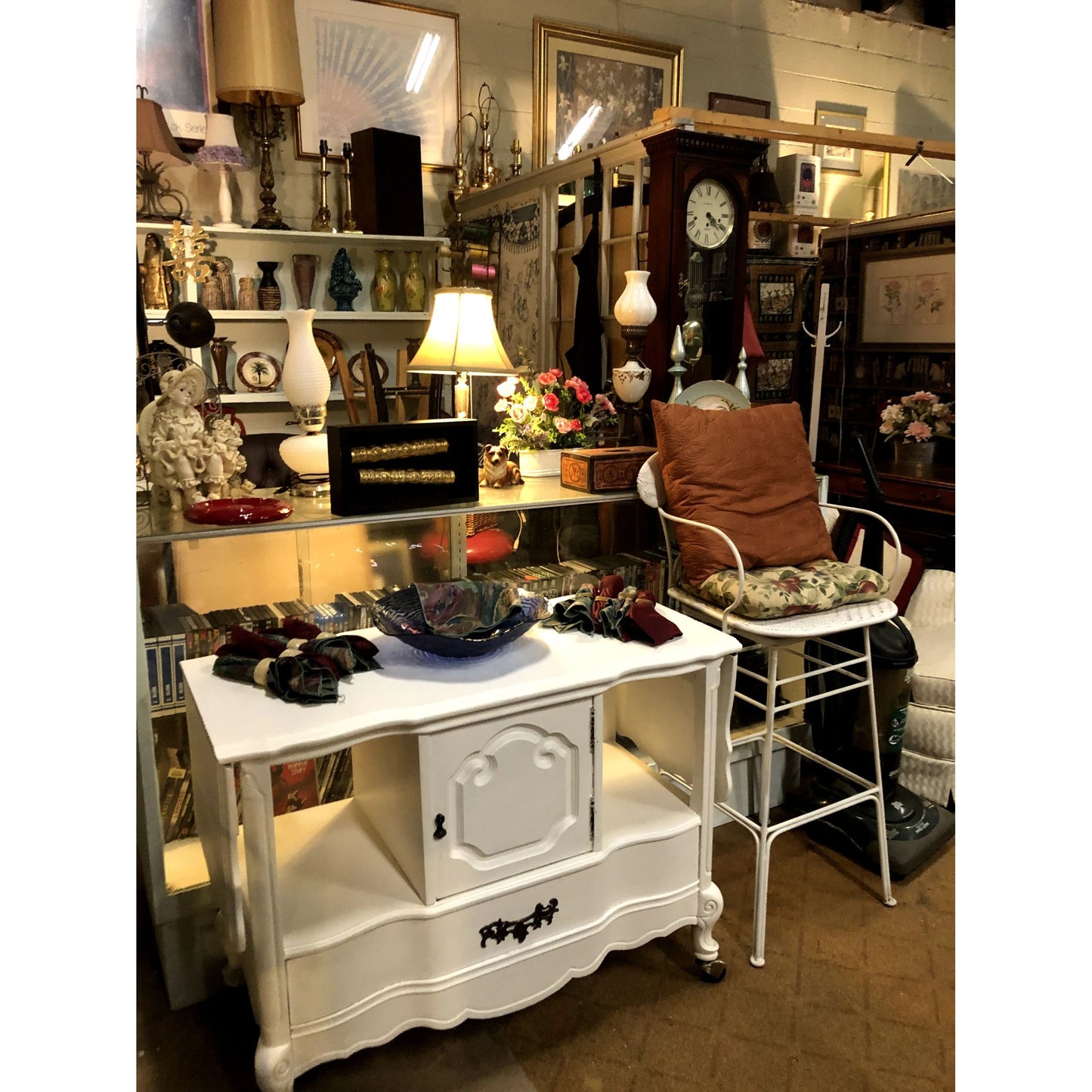 Beautiful White Drop Leaf Buffet 31"h 18"d with drop leaf's up 67" drop leaf down 40"
