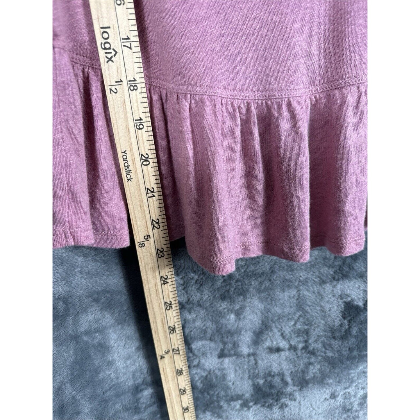 Abercrombie and finch women’s tank top extra small plum ruffled bottom and back