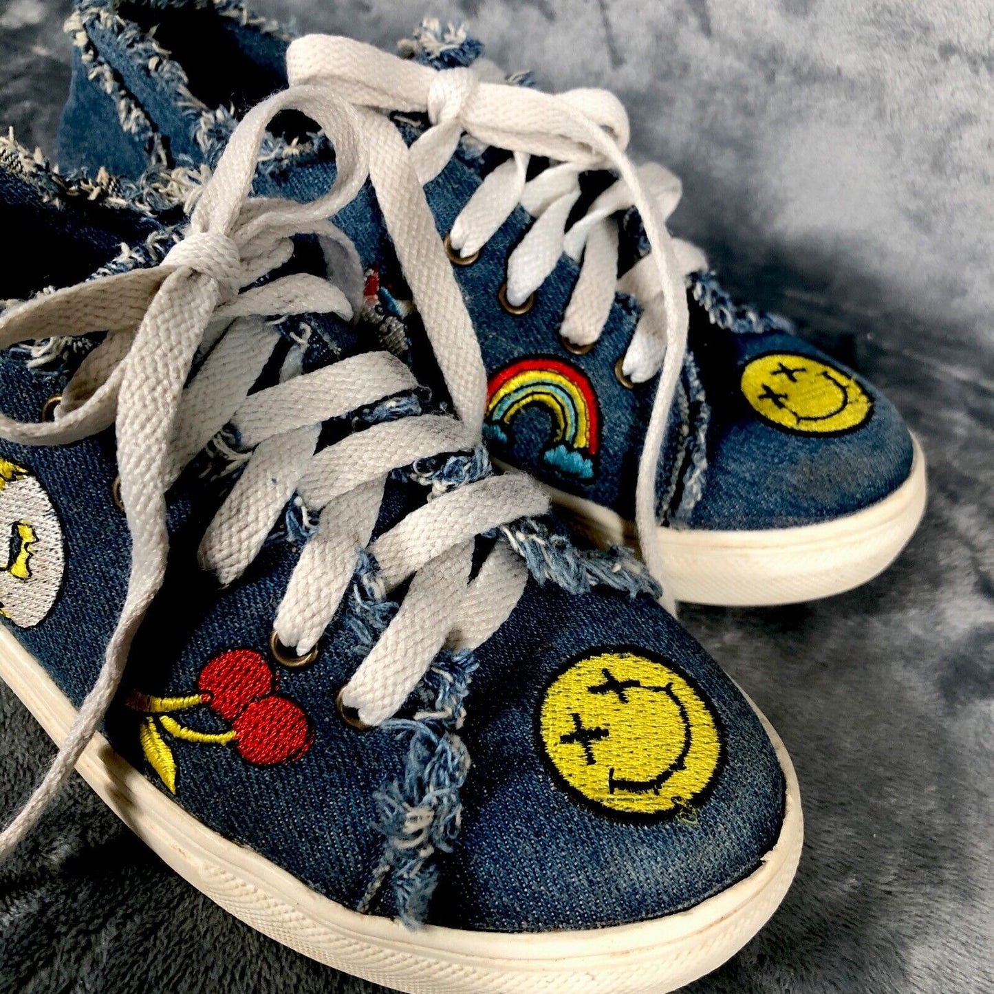 Union Bay Tennis Shoes Smiley Face Casual Youth Size 3