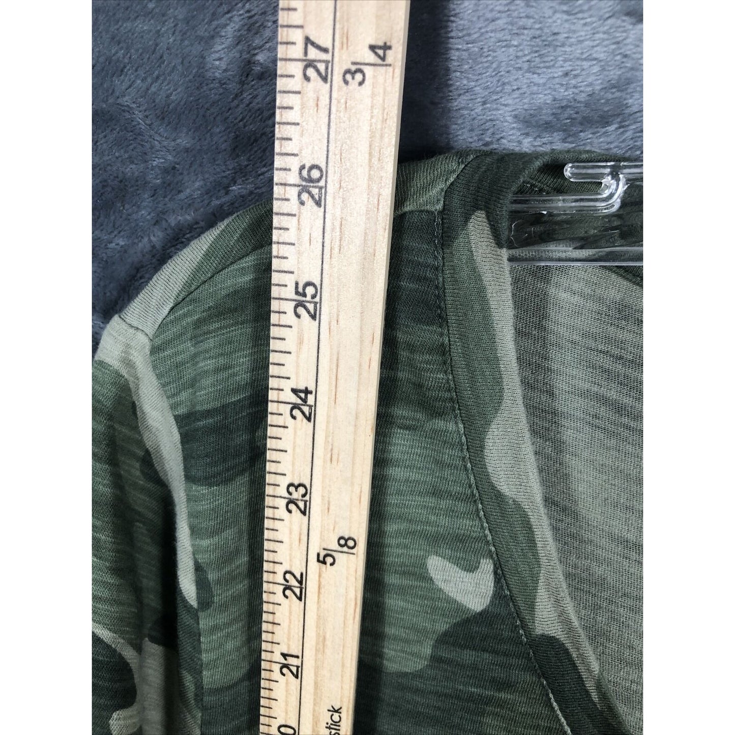 Old Navy Top Women’s Camouflage T Shirt Casual V neck Short Sleeve Shirt L