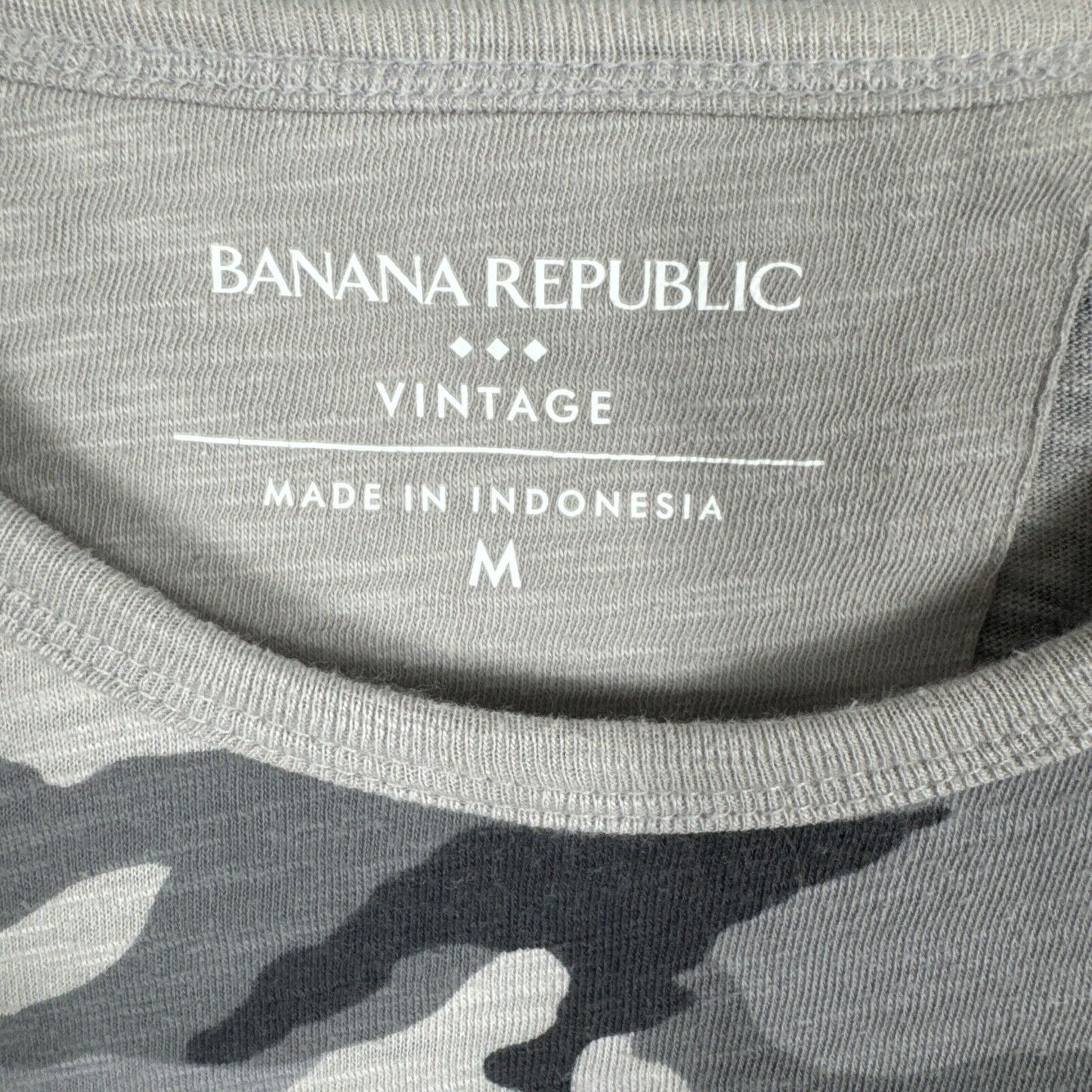 Banana Republic camouflage top women’s T-shirt adult medium black gray and Beigh