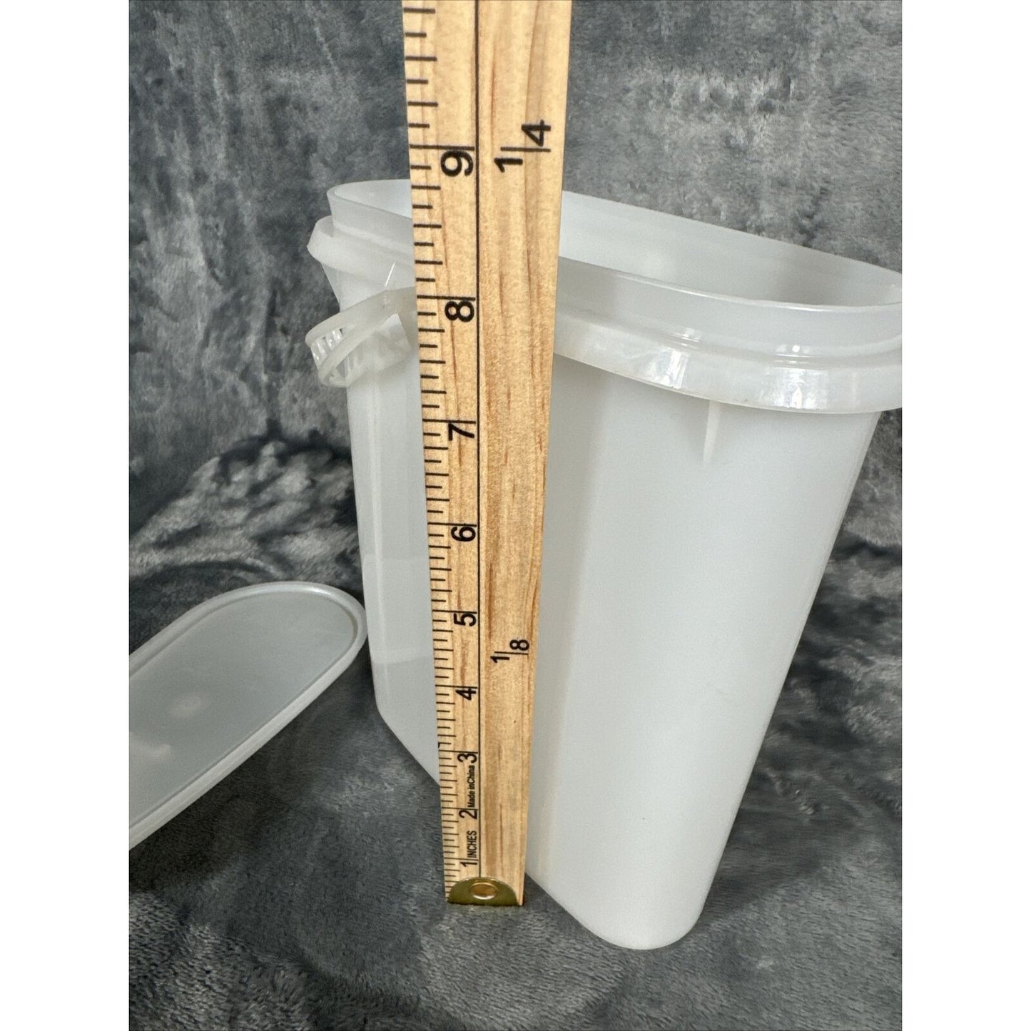 Vintage Tupperware #587-1 Beverage Buddy 2 Quart White Slim Pitcher Lid