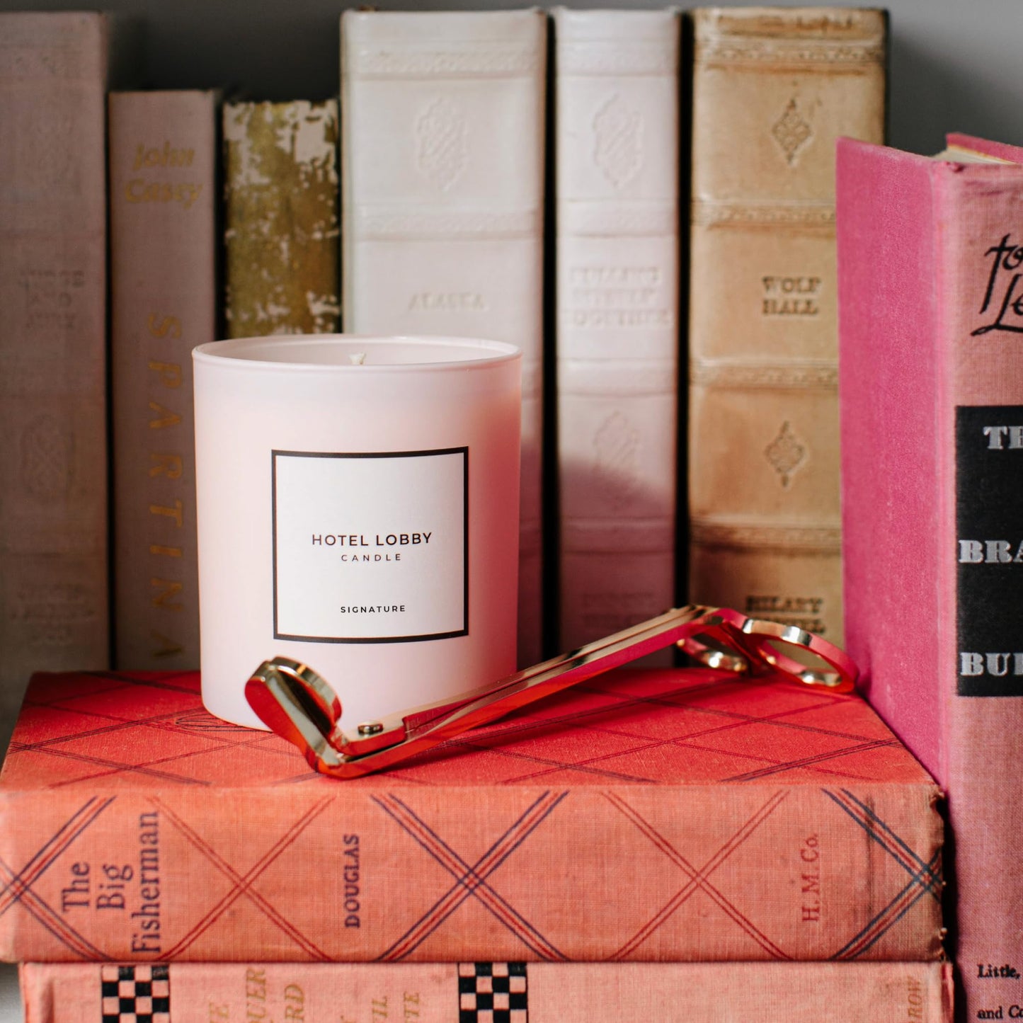 Hotel Lobby Signature Candle – Luxury Hand-Poured 9.75oz Soy Wax with Amber, Cedar, and Musk – Infused with Essential Oils, 65-Hour Burn Time, Reusable Vessel, Clean Burn