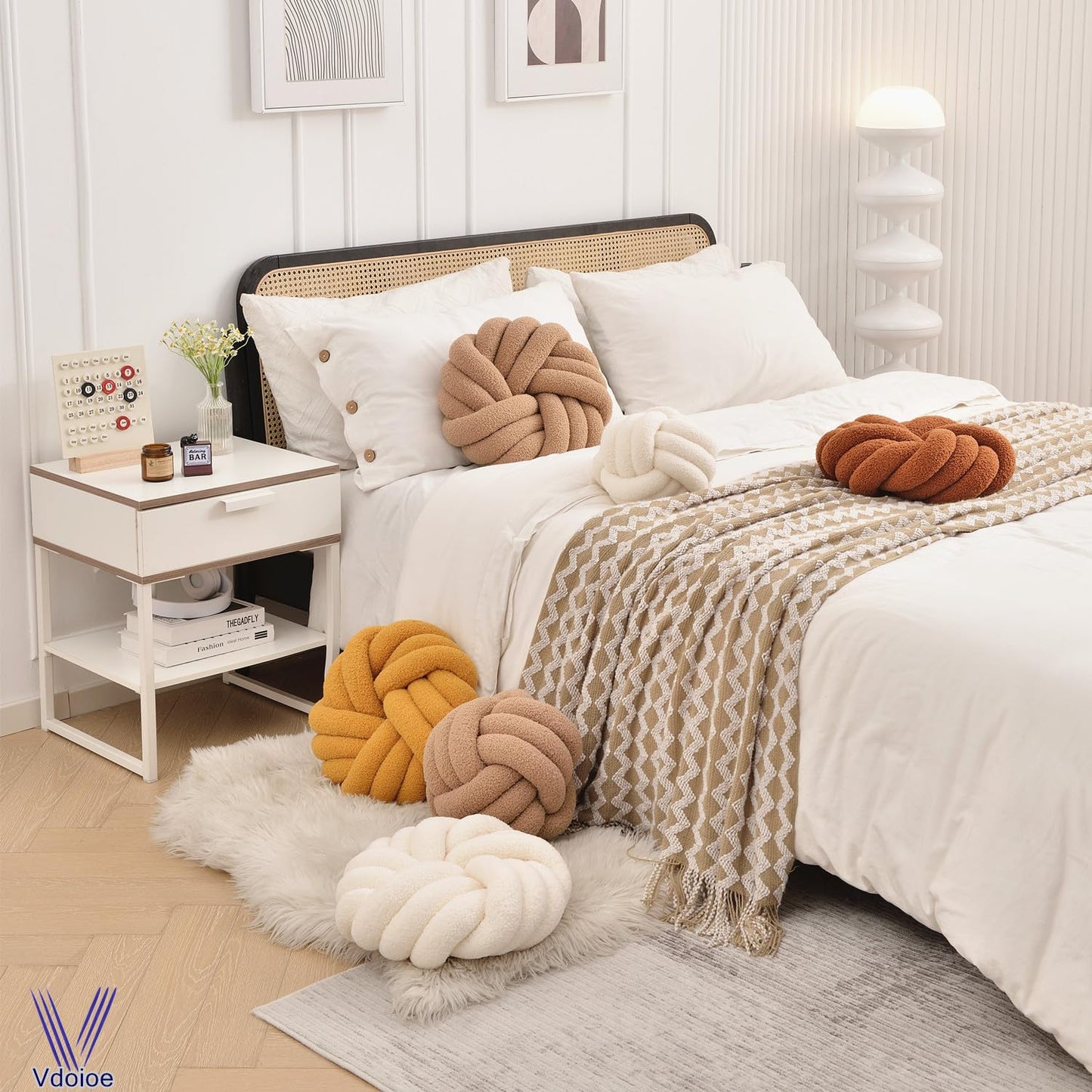 Vdoioe Cream White Knot Pillow 13.7'' Round Throw Pillow Soft Plush Knot Ball Pillow Handmade Knotted Pillow Modern Home Decorative Knotted Pillow Cushion for Bed Bedroom, Sofa, Couch