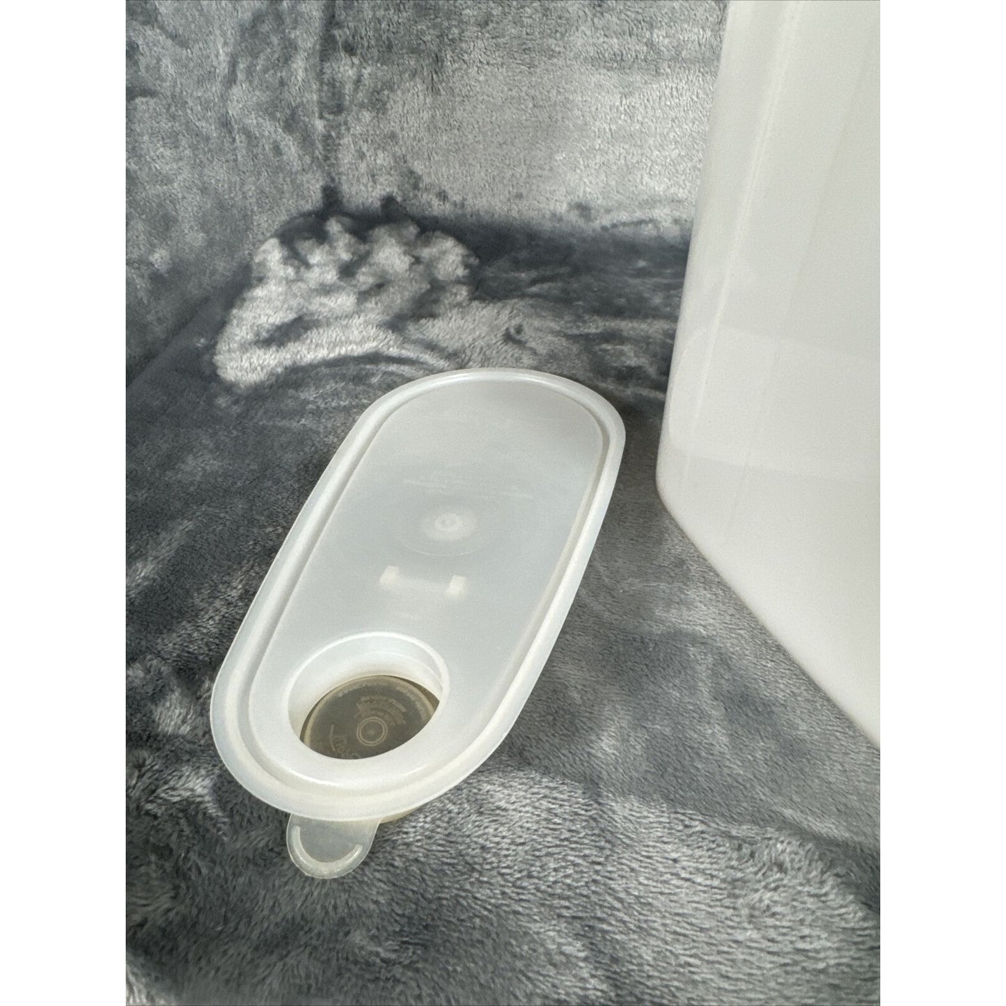 Vintage Tupperware #587-1 Beverage Buddy 2 Quart White Slim Pitcher Lid