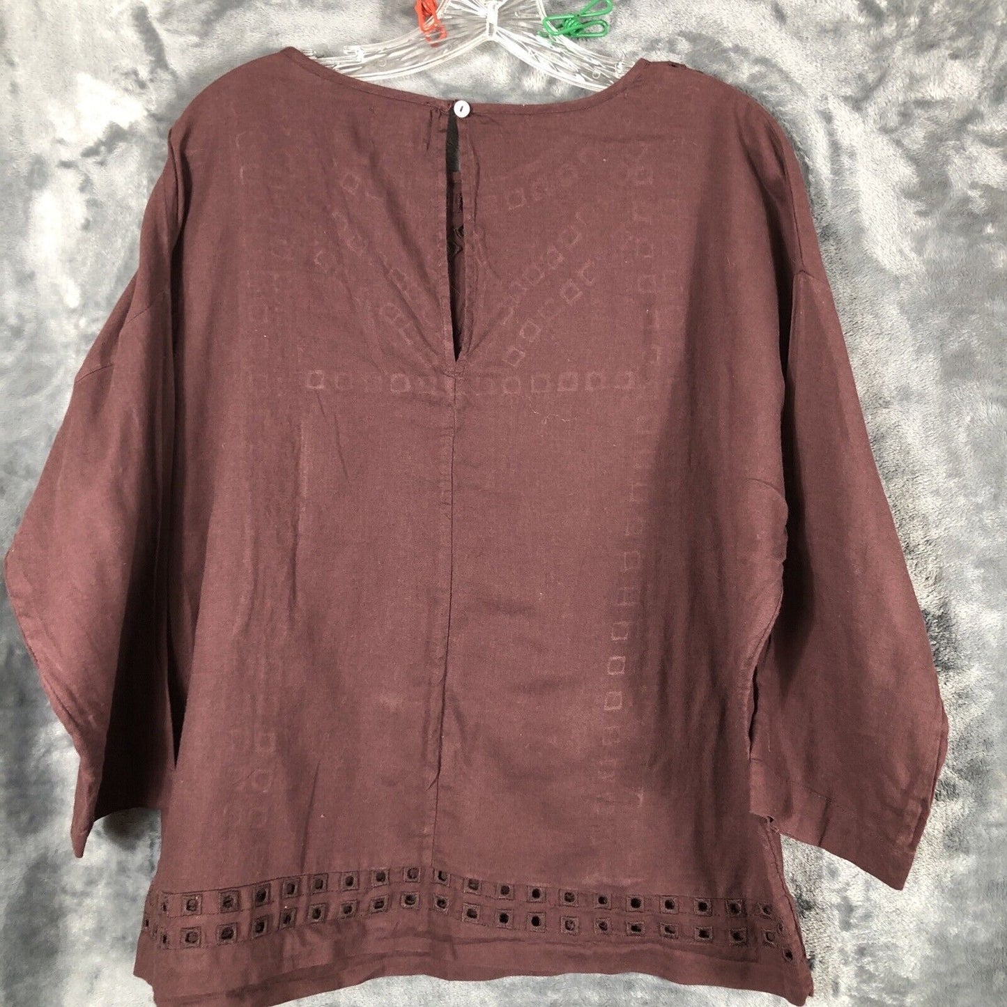 Women's Old Navy Size M Cut Out Square Block Details