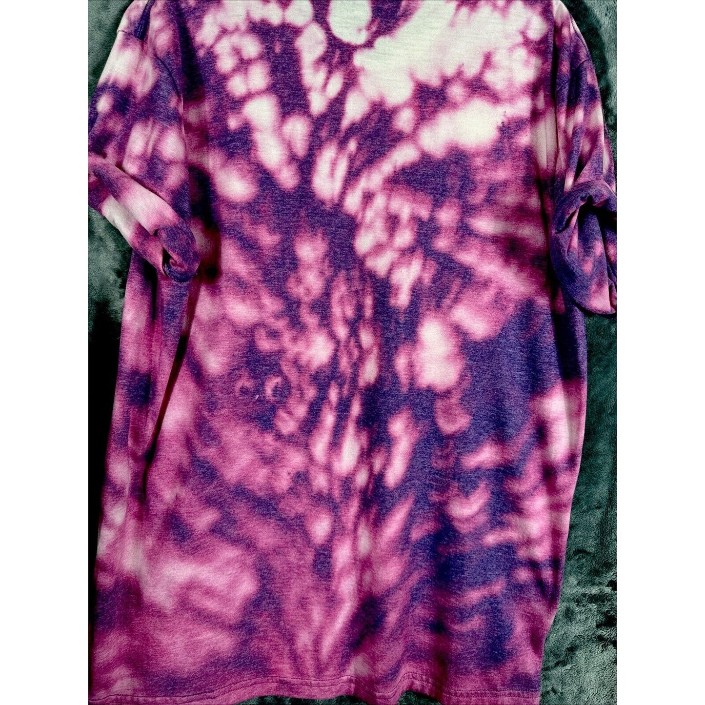 Women’s T-shirt L The Grinch Season Iced Bleached Purple Shirt