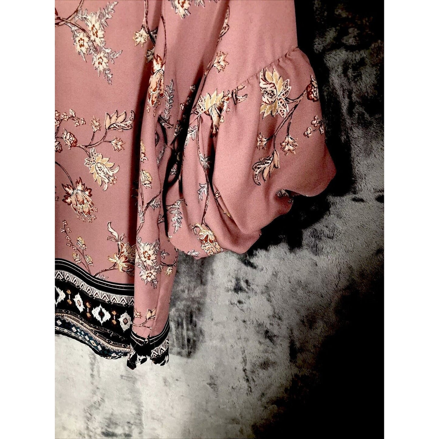 Charmed by Eve Blouse Women L Pink Black Floral 3/4 Puff Sleeve V-Neck Pullover