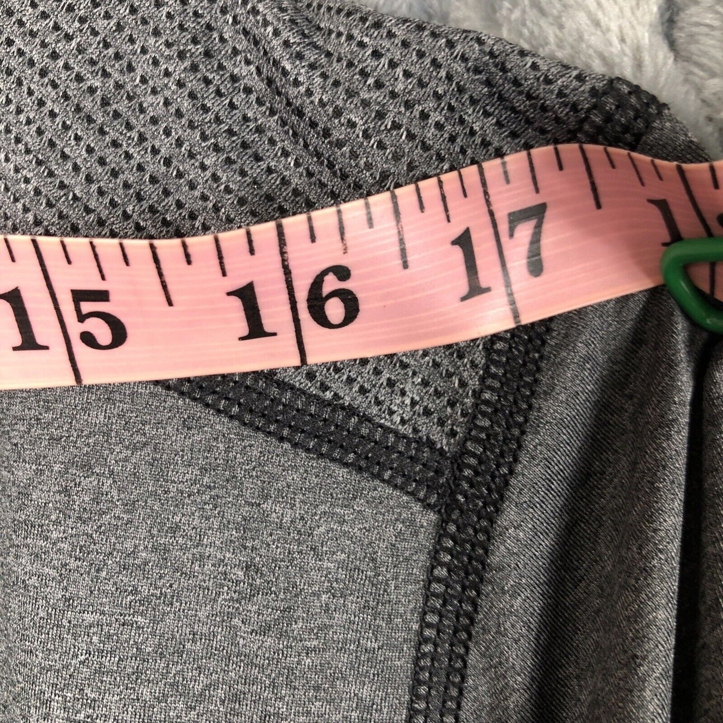 Under Armour Heatgear T Shirt Size Medium Mens Gray Short Sleeve Raglan Loose