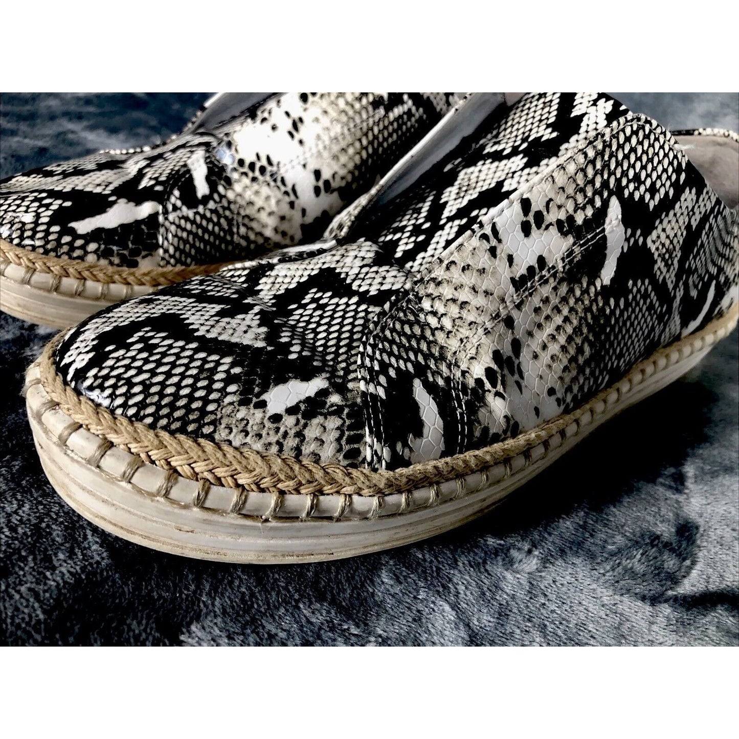J/Slides Woman’s Super Soft Snake Skin Shoes 9 Medium