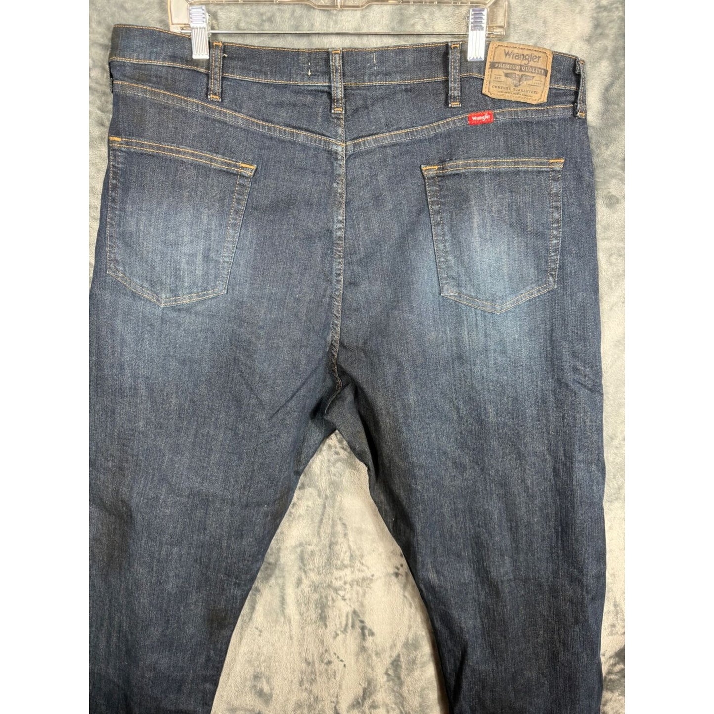 Wrangler Denim Men's Pants Relaxed Fit Jeans Adult Size Men’s 42-30