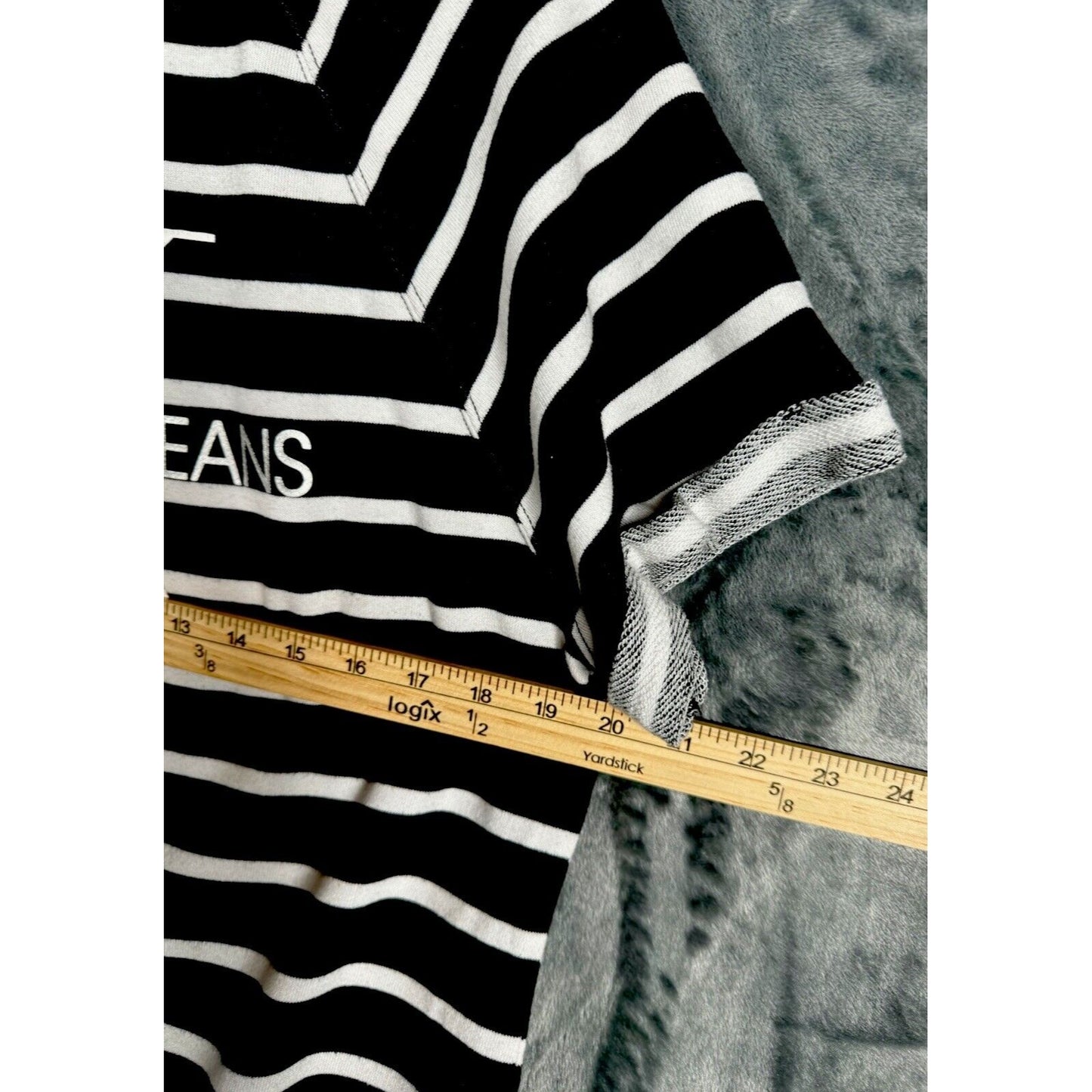 Calvin klein T Shirt Crop Tops Black/White Medium