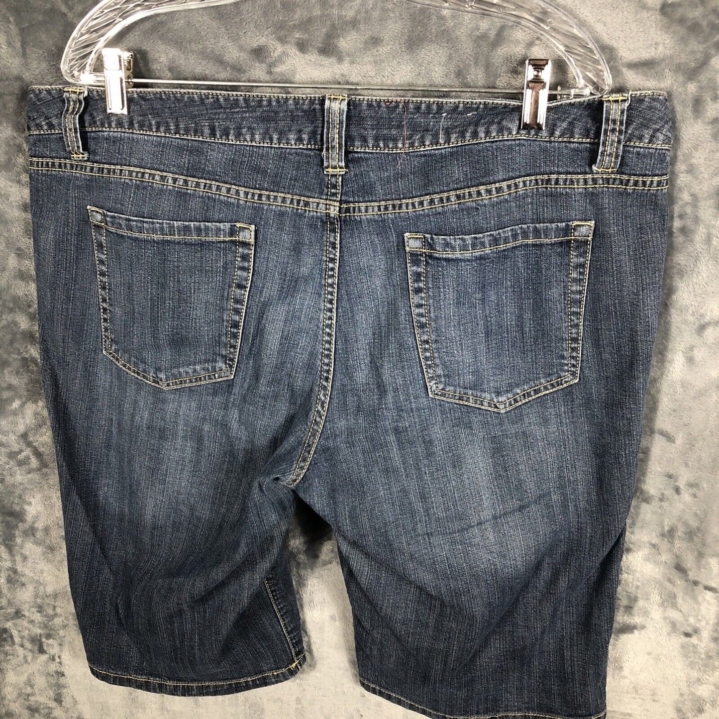 Mossimo Denim Bermuda Shorts Women’s Size Adult 17 Distressed Stretch Fit 6