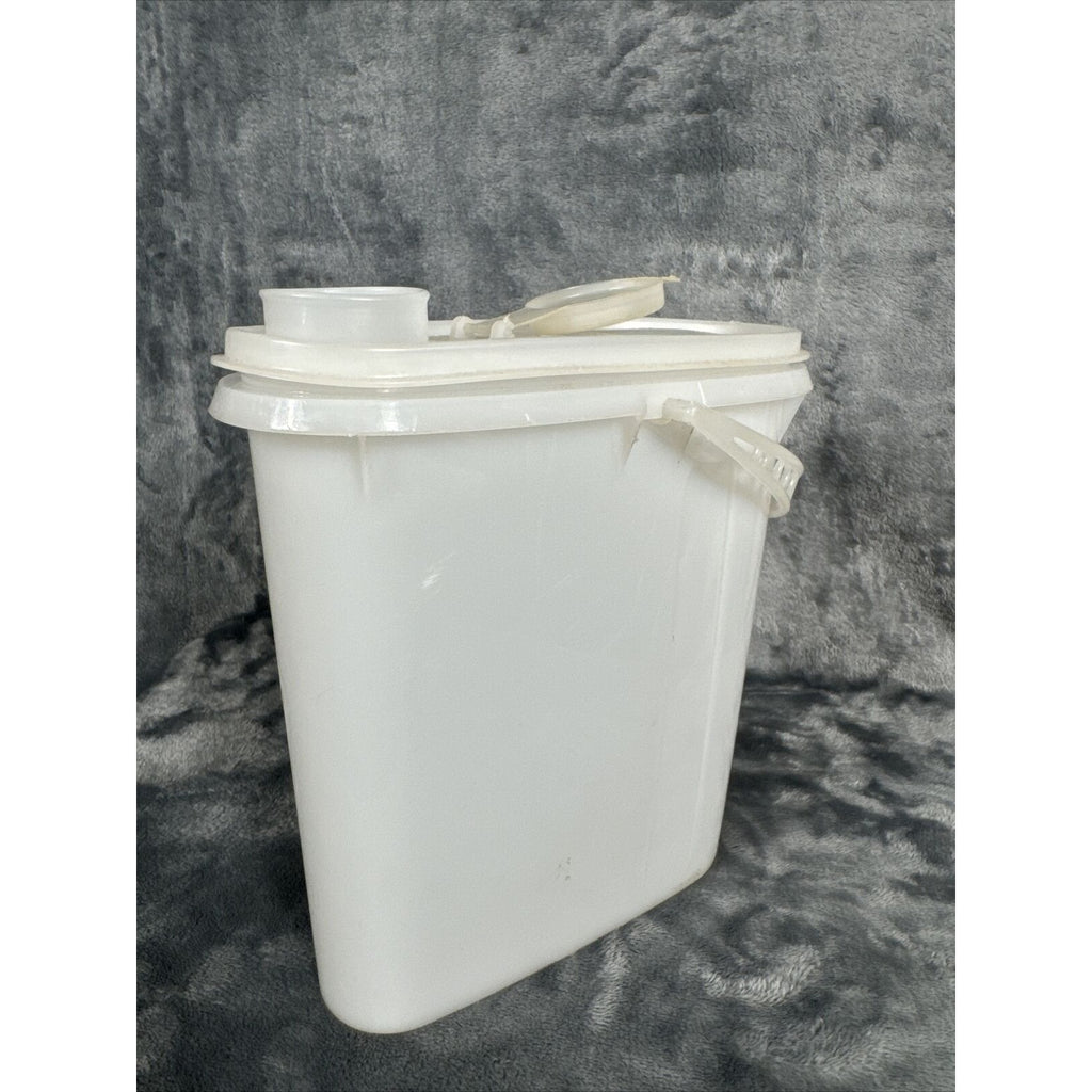 Vintage Tupperware #587-1 Beverage Buddy 2 Quart White Slim Pitcher Lid
