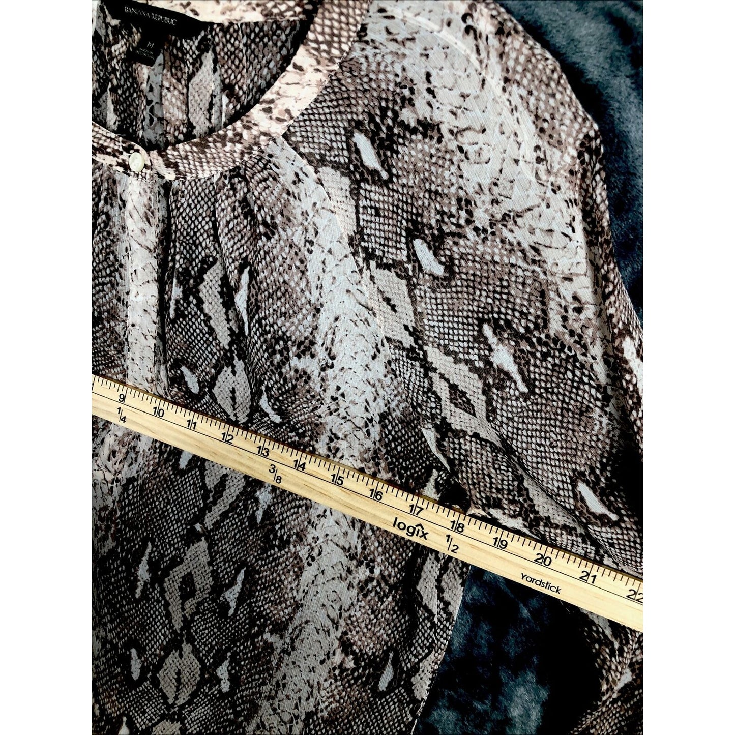 Banana Republic Blouse Women’s Animal Print Blouse Henley Snake Sheer SZ Medium