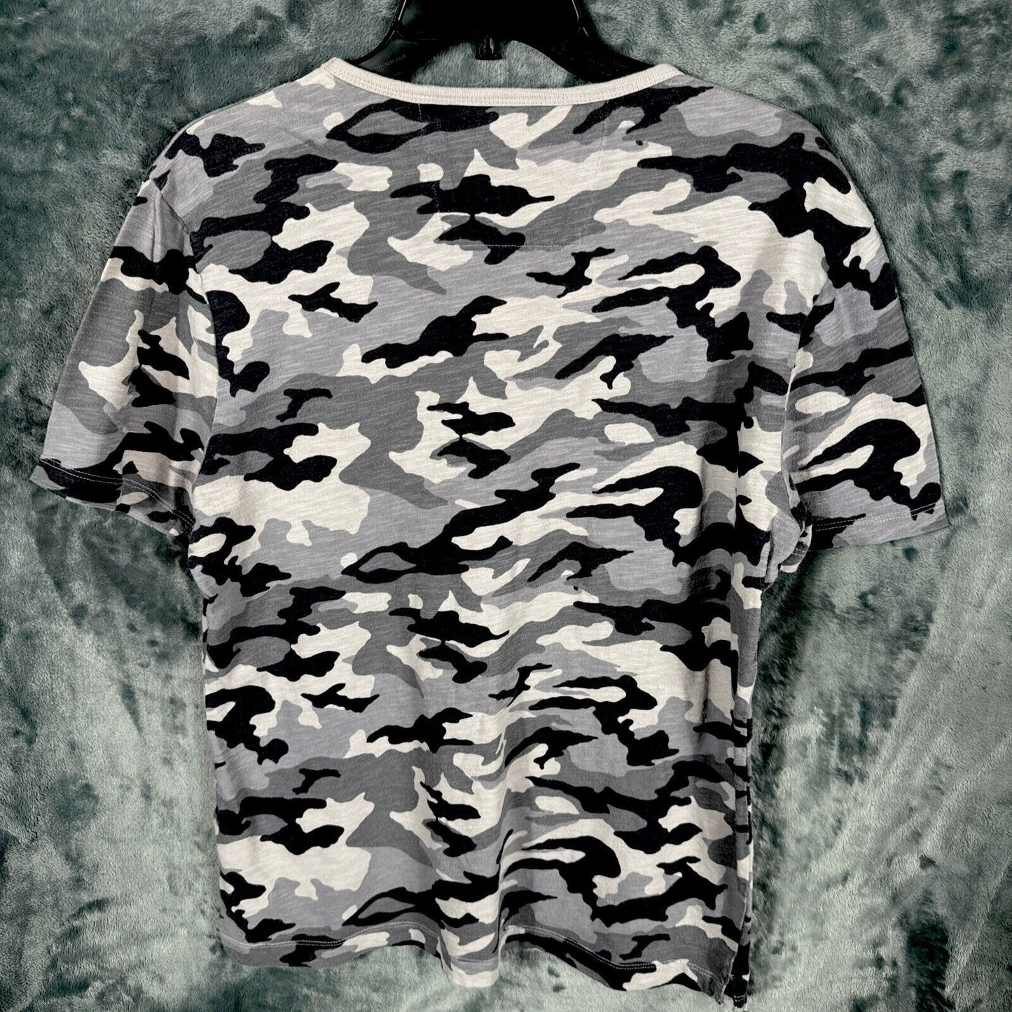 Banana Republic camouflage top women’s T-shirt adult medium black gray and Beigh