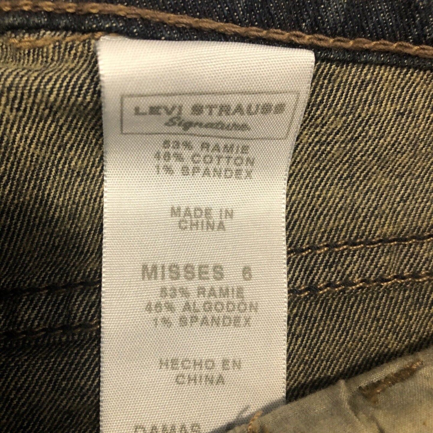 Signatures From Levi Strauss  Dubble Button shorts Size Misses 6