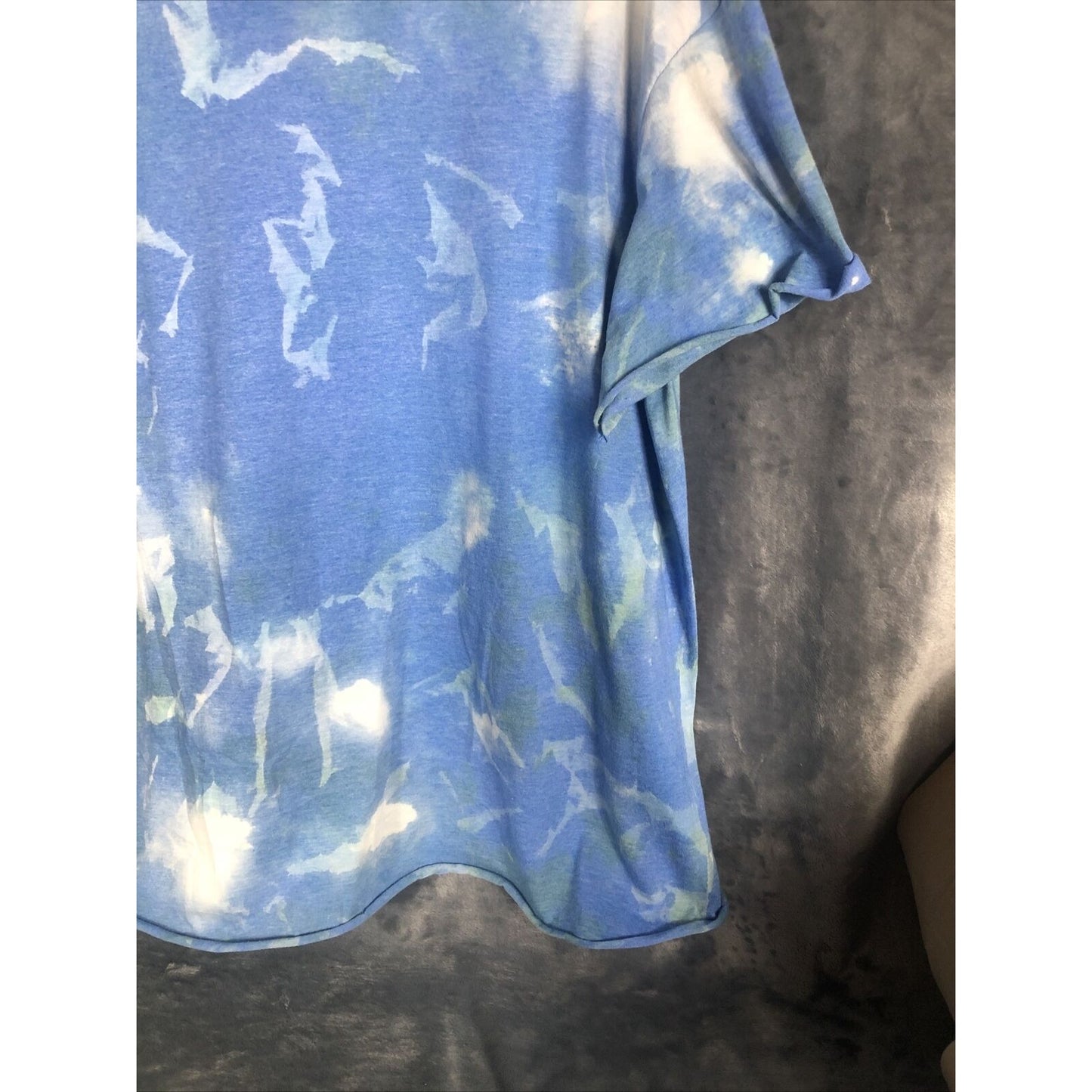 Summer Vibes Distressed Women’s Mermaid T-Shirt Size Adult ￼Extra Large