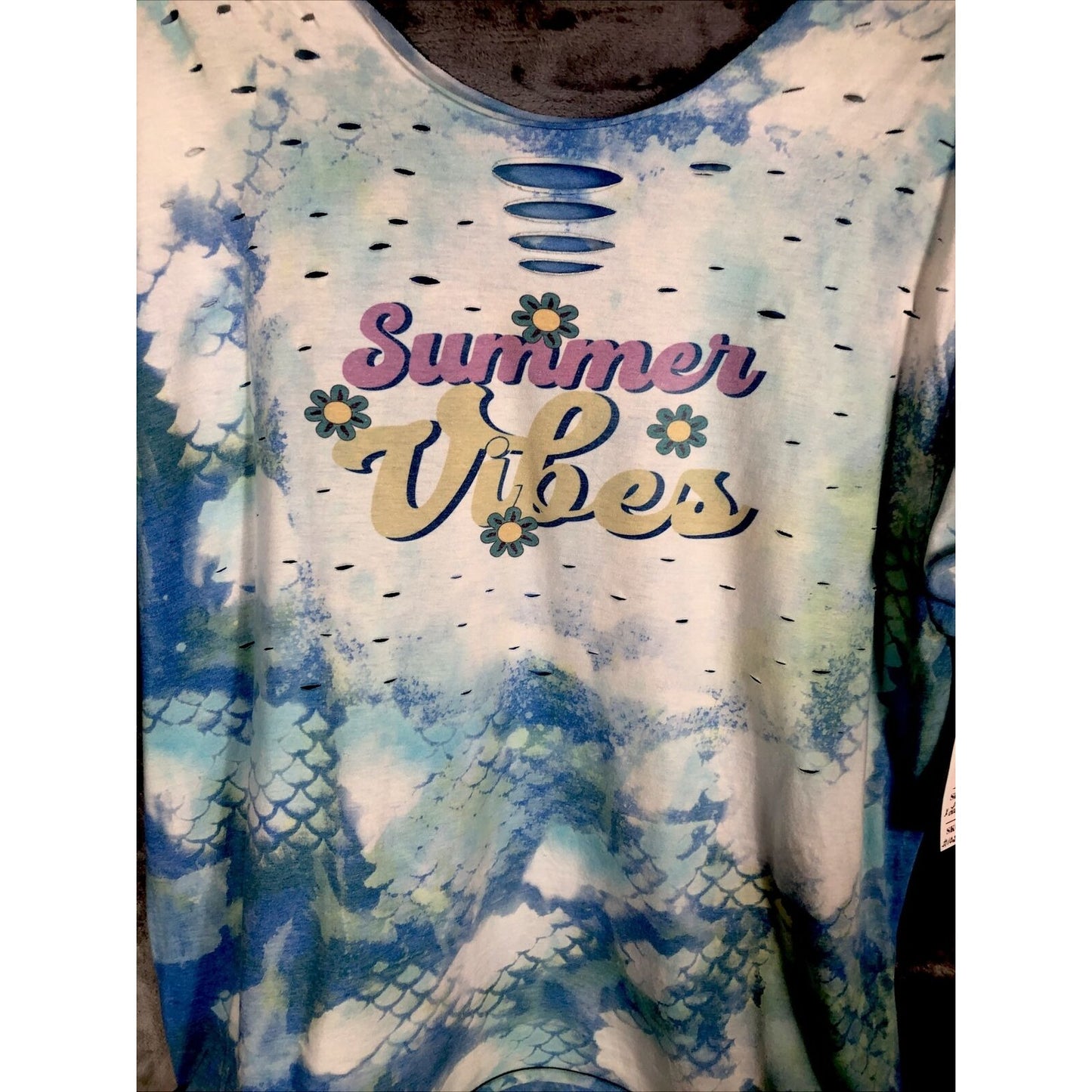 Summer Vibes Distressed Women’s Mermaid T-Shirt Size Adult ￼Extra Large
