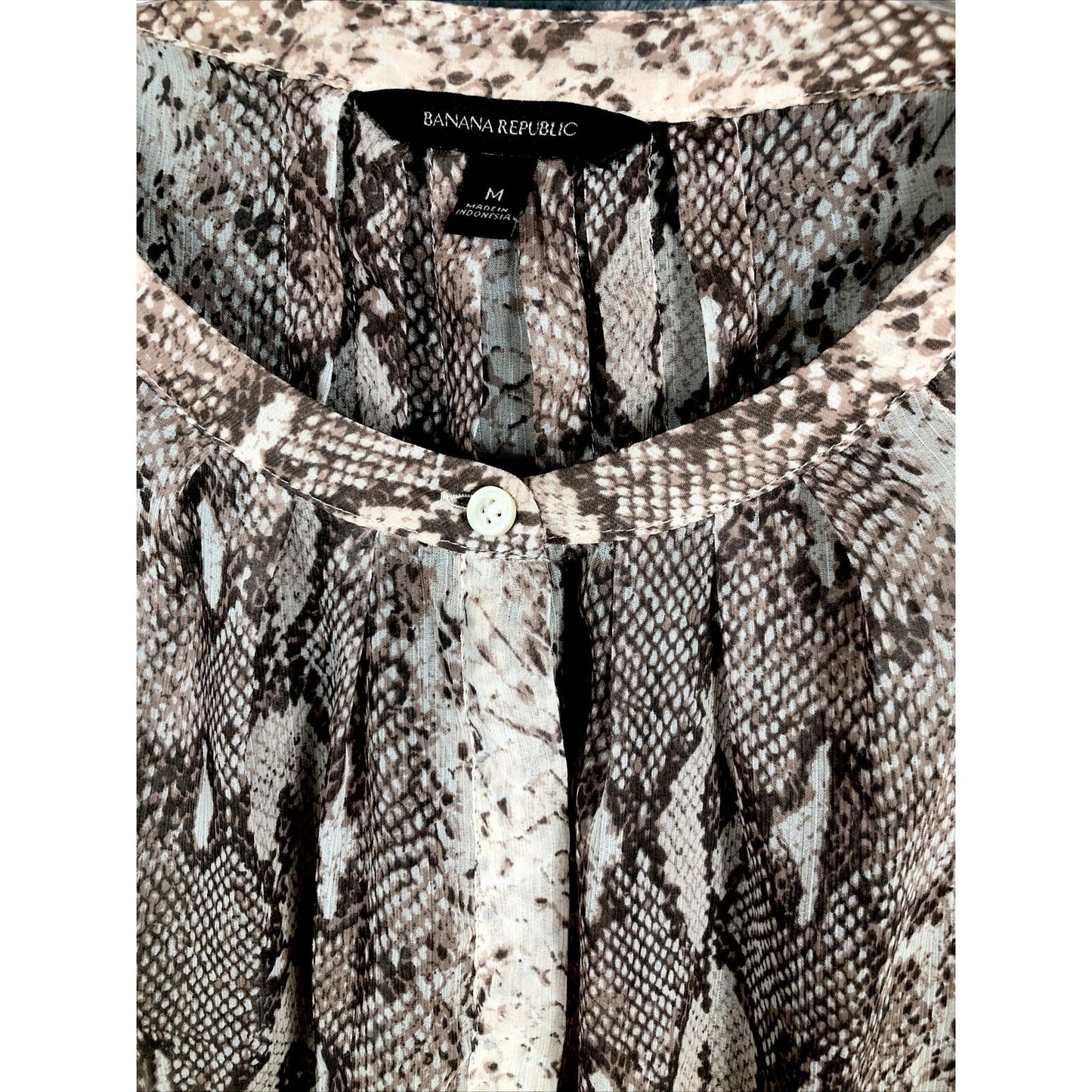 Banana Republic Blouse Women’s Animal Print Blouse Henley Snake Sheer SZ Medium