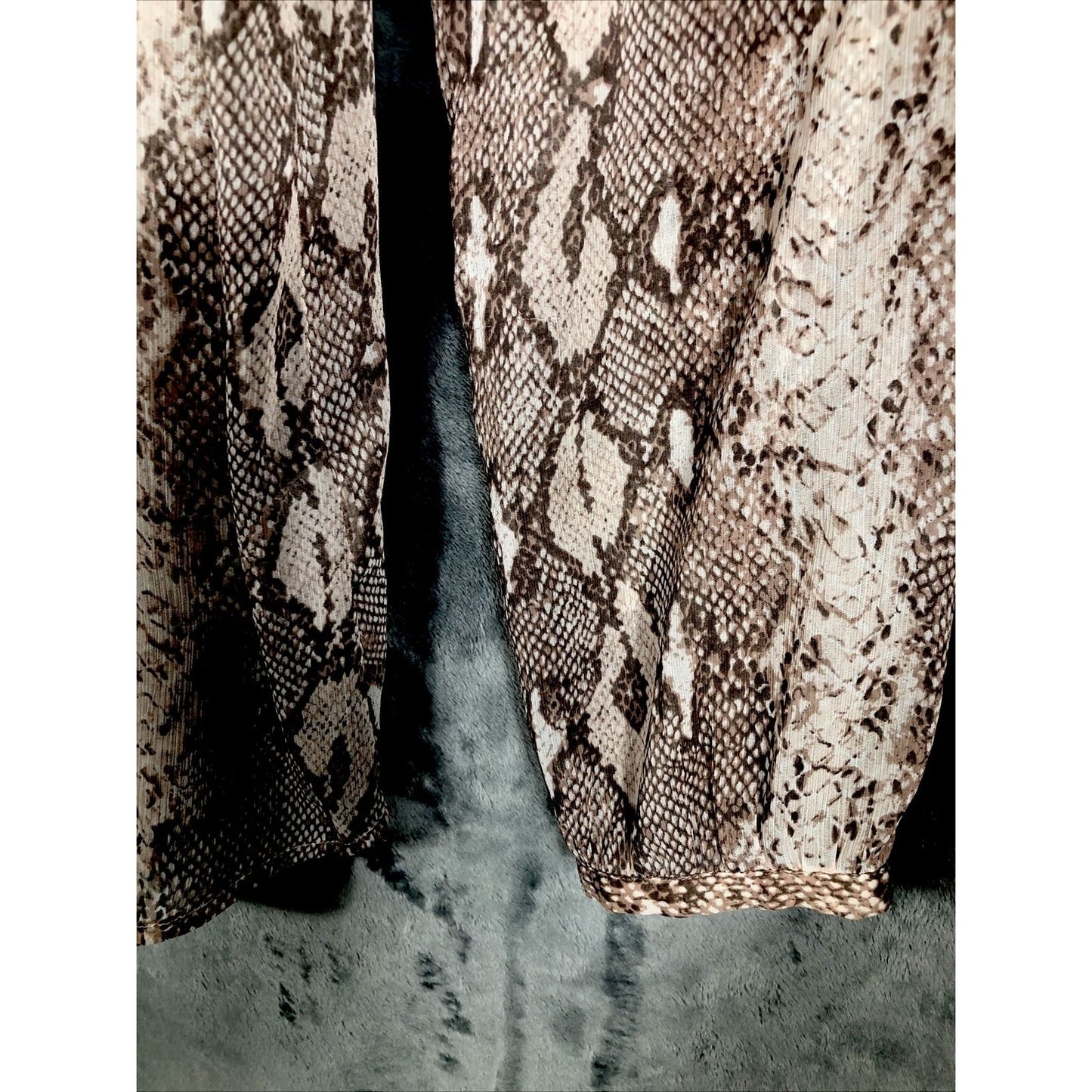 Banana Republic Blouse Women’s Animal Print Blouse Henley Snake Sheer SZ Medium