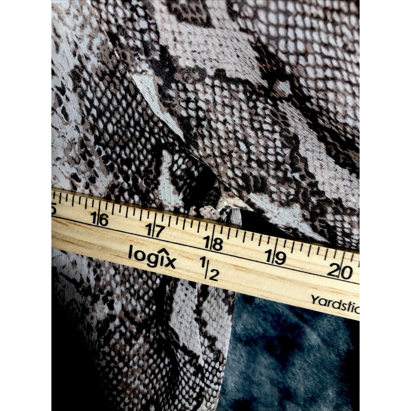 Banana Republic Blouse Women’s Animal Print Blouse Henley Snake Sheer SZ Medium