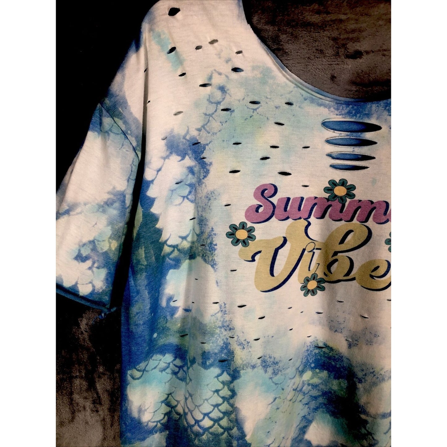 Summer Vibes Distressed Women’s Mermaid T-Shirt Size Adult ￼Extra Large