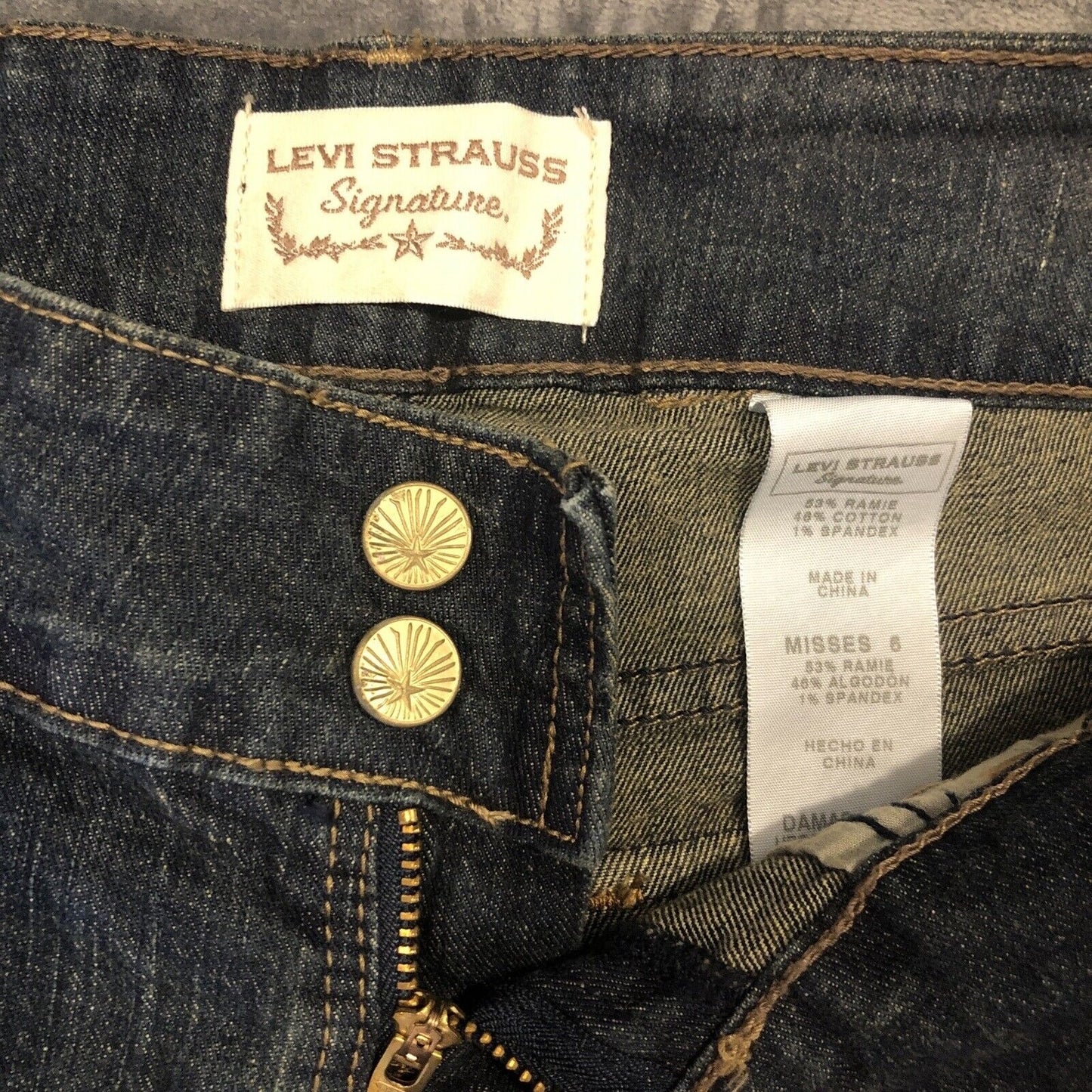Signatures From Levi Strauss  Dubble Button shorts Size Misses 6