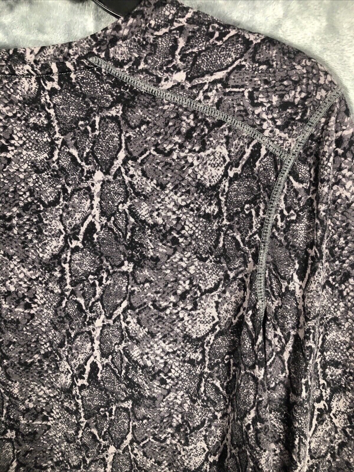 Woman’s Sweater Snake Skin Print Long Sleeve Top Size XS
