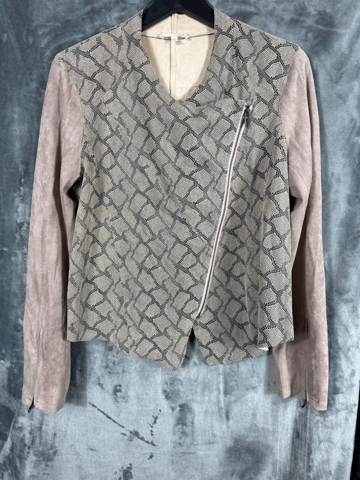 Mystree Womens Faux Suede & Snake Print Top With Asymmetrical Zipper - Medium