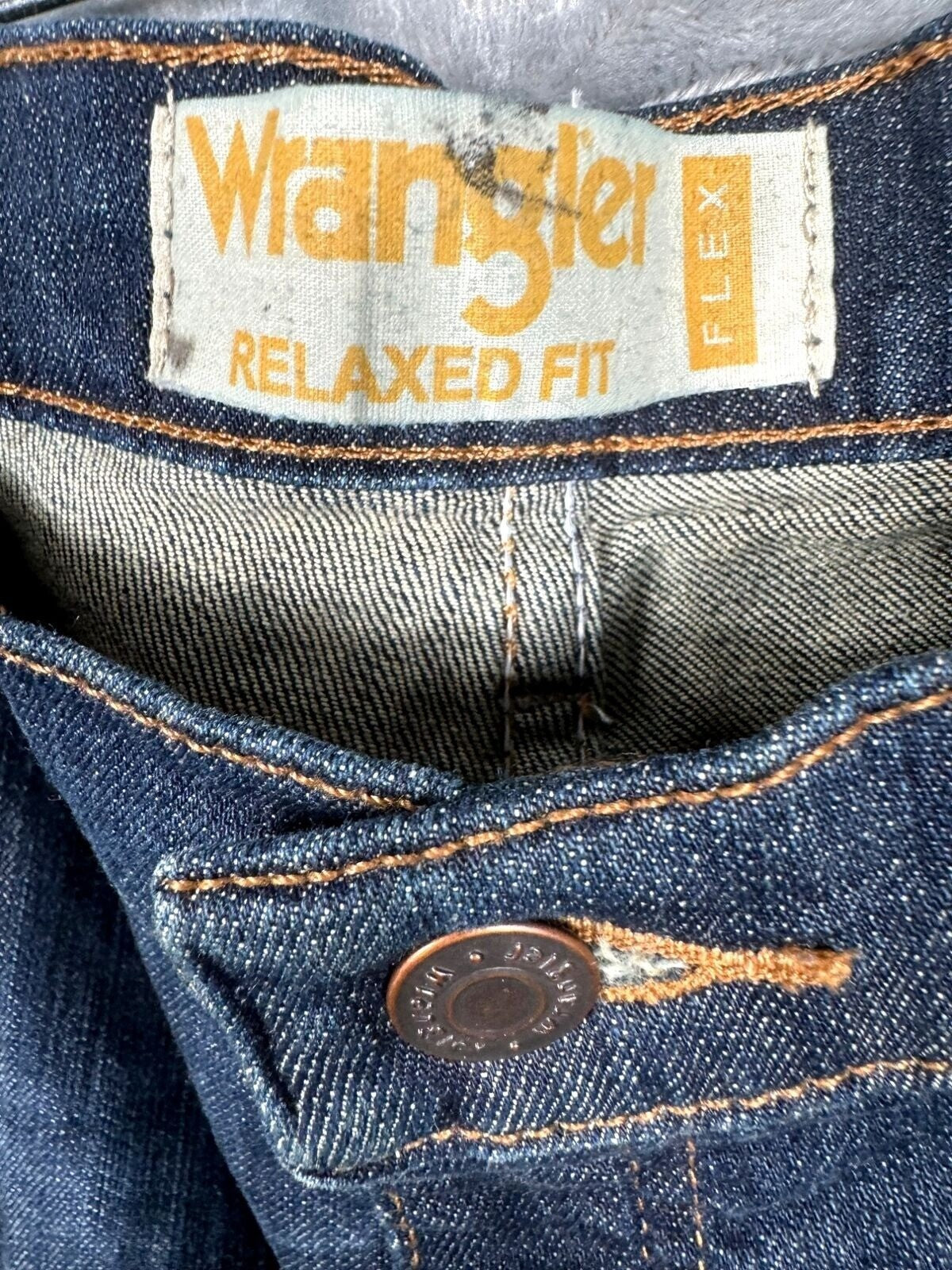 Wrangler Denim Men's Pants Relaxed Fit Jeans Adult Size Men’s 42-30