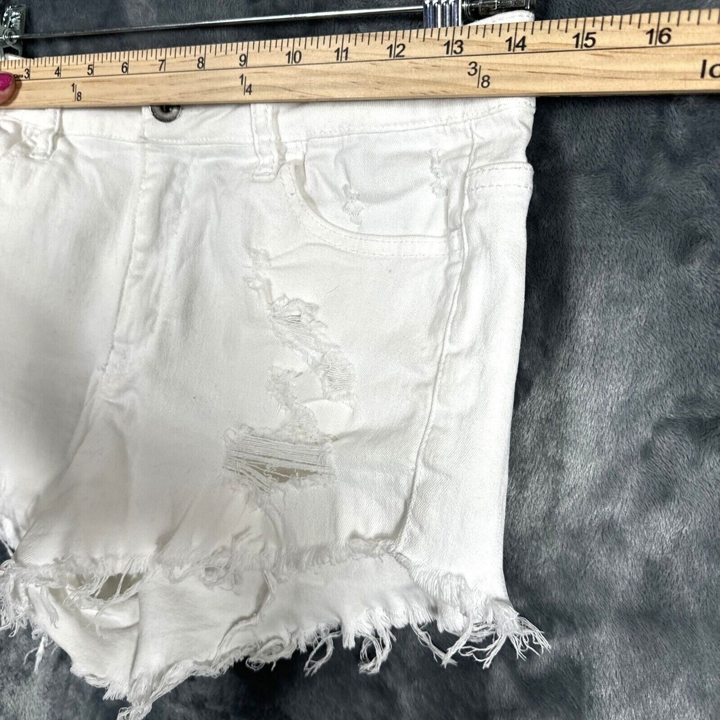 White Distressed Frayed Hem Denim Shorts Size M Klique B
