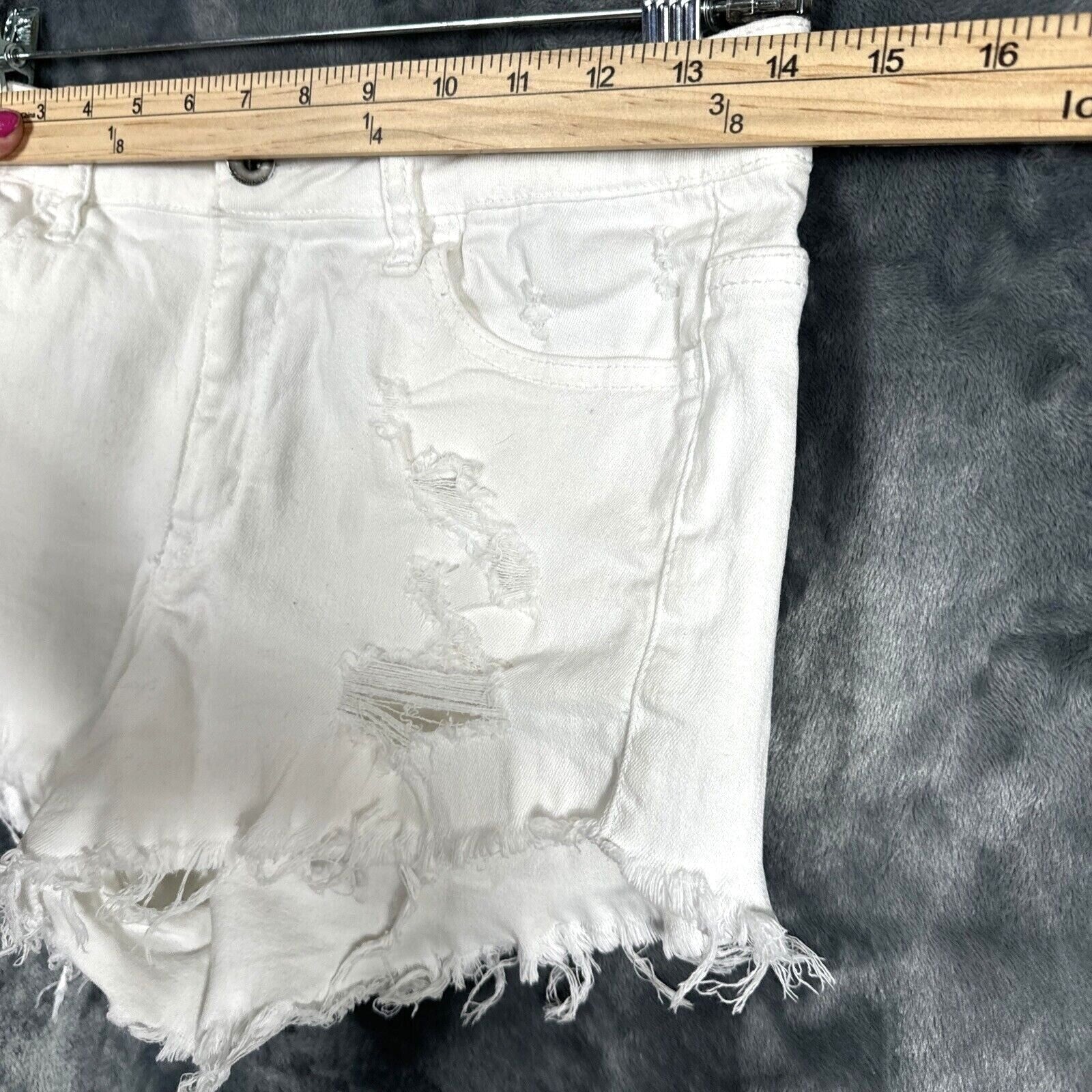 White Distressed Frayed Hem Denim Shorts Size M Klique B