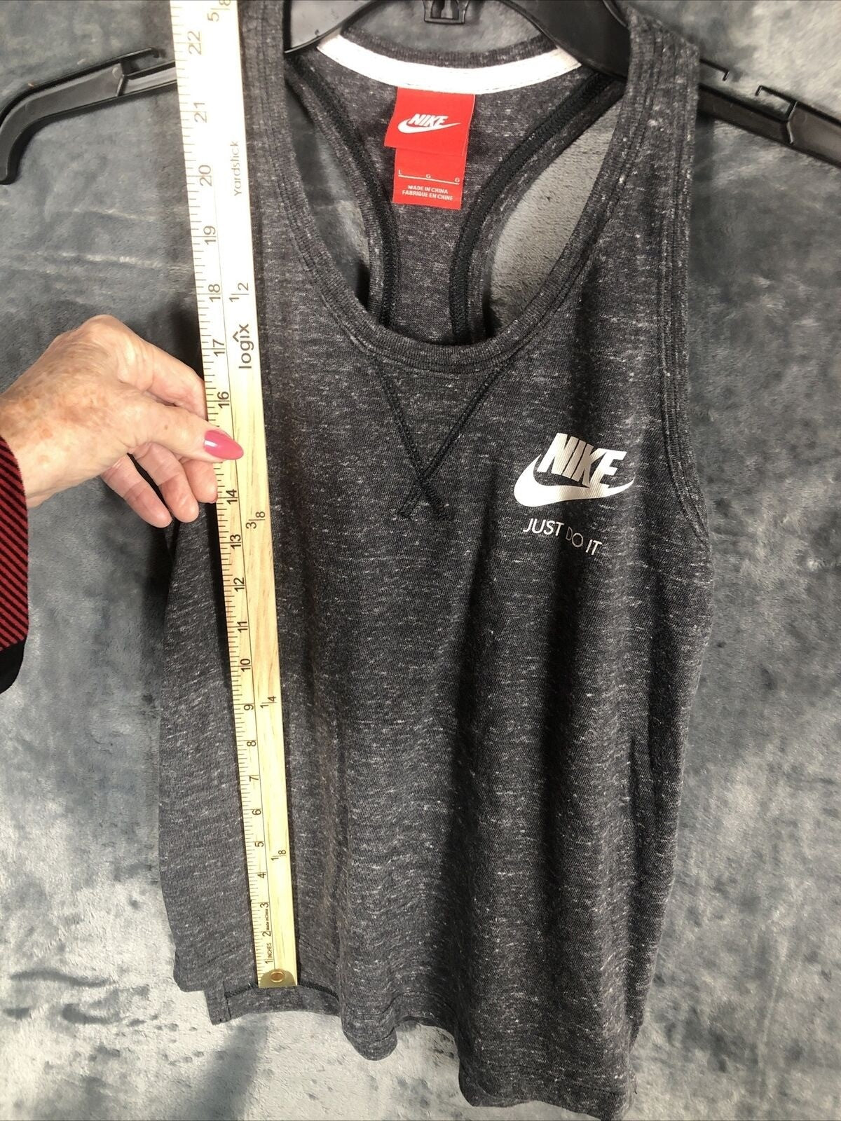NIKE ‘Just Do It’ Girl’s Tank Top  XL Fit Gray/white 15” Pit To Pit