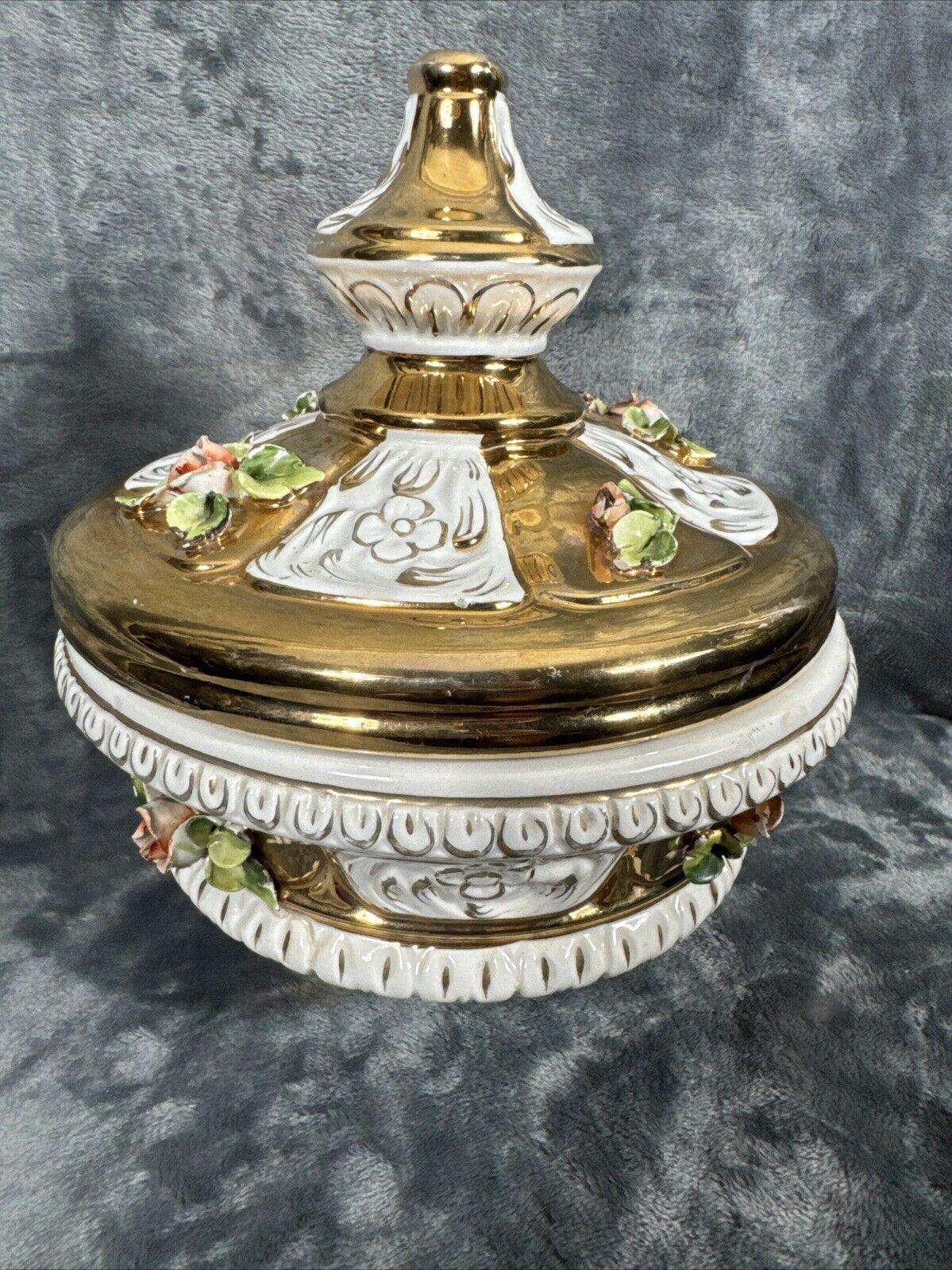 Beautiful Capodimonte Italy Large Lidded Footed Hand Painted Centerpiece Dish