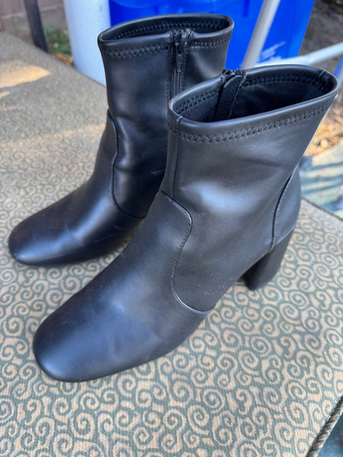 Steve Madden Womens Ankle Boots With Zipper Closure & Block Heel In Black
