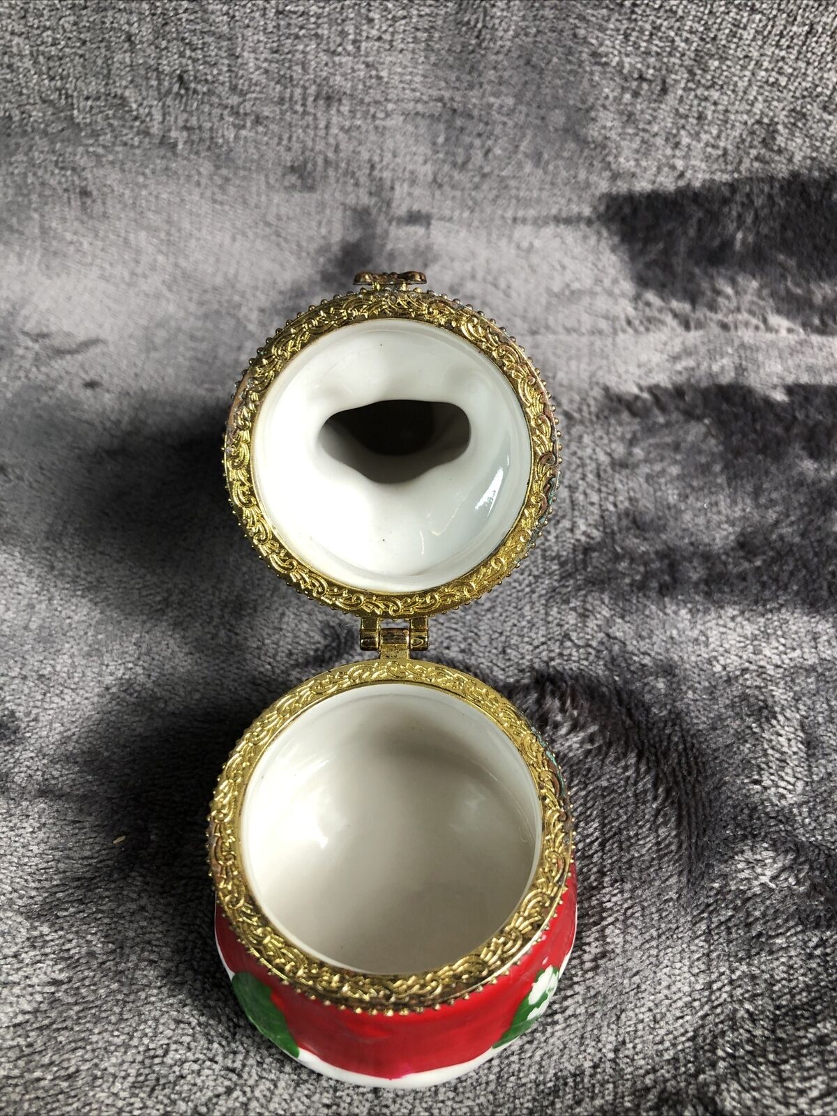 Snowman Limoge Box Gold Detail Opens And Shuts Porcelain 5 Inches Tall