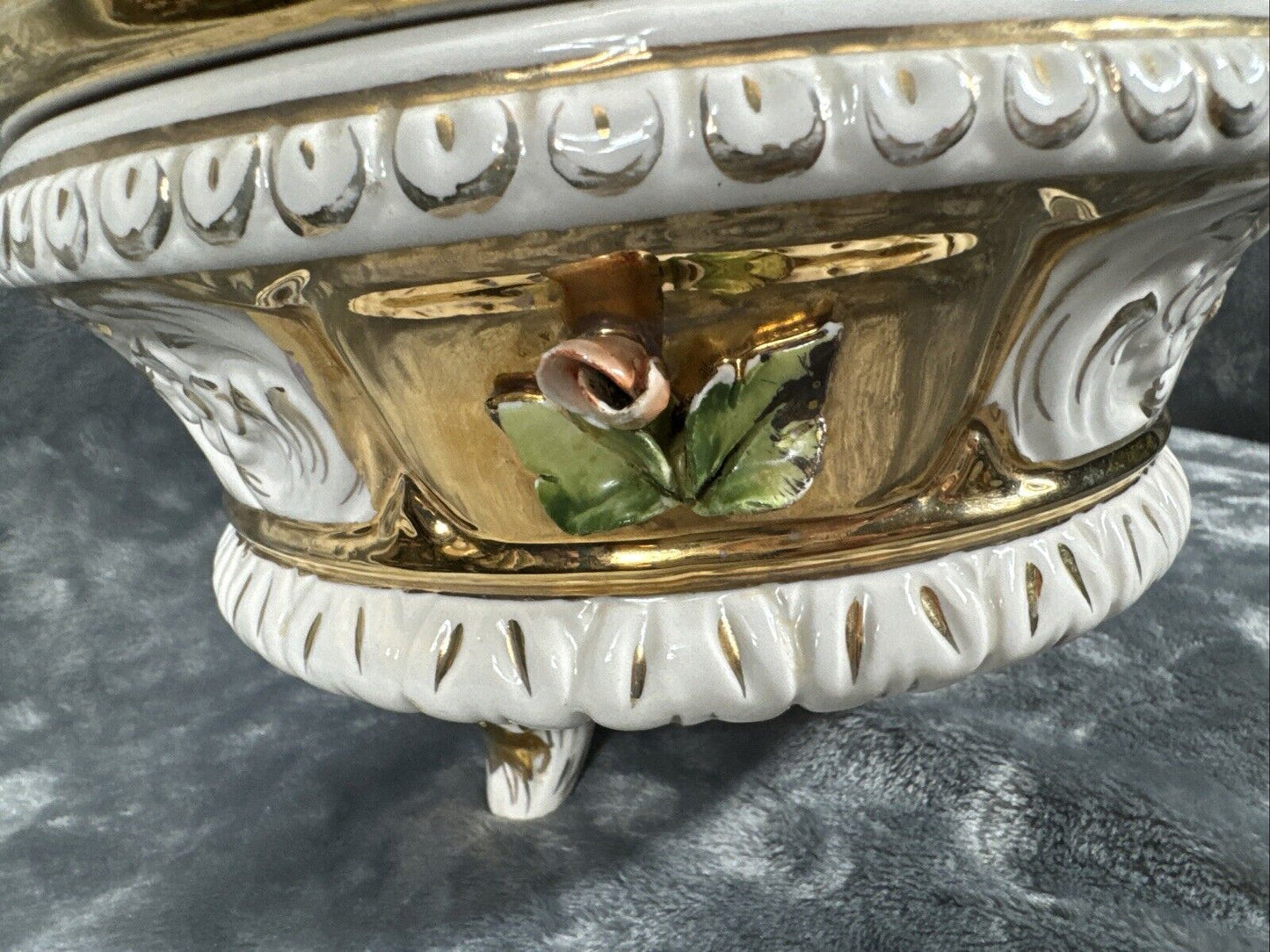 Beautiful Capodimonte Italy Large Lidded Footed Hand Painted Centerpiece Dish