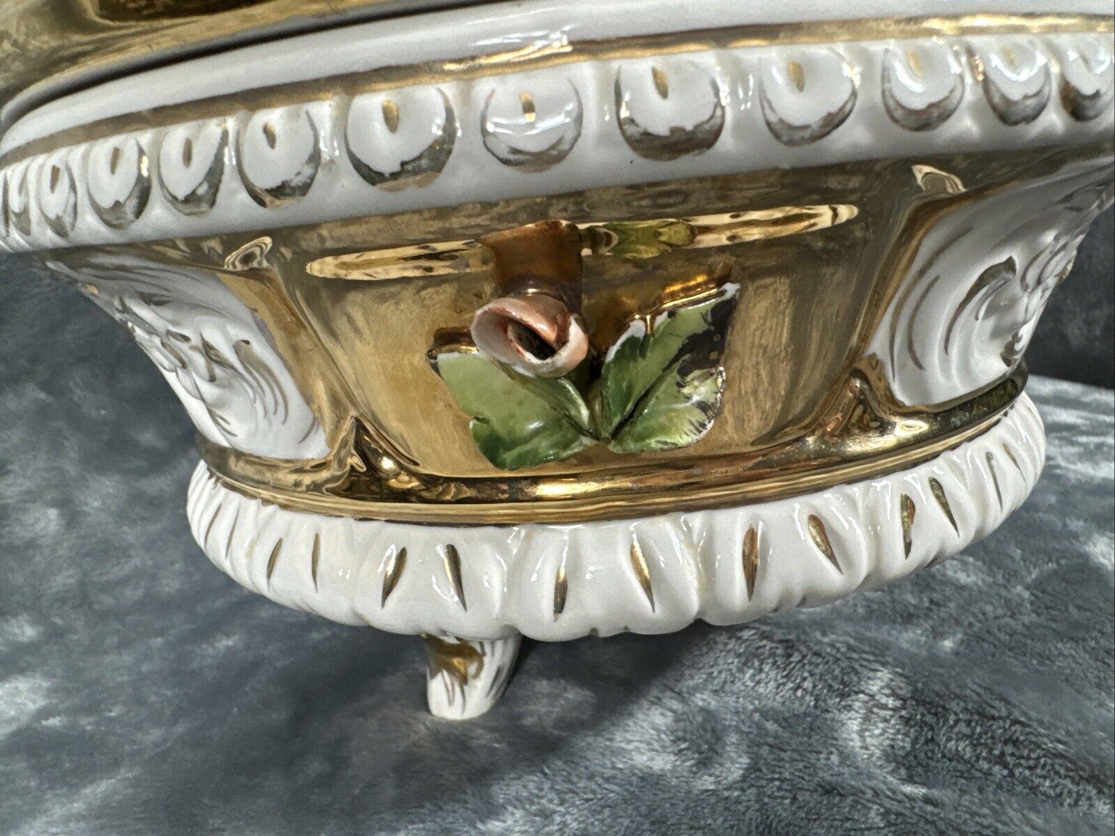 Beautiful Capodimonte Italy Large Lidded Footed Hand Painted Centerpiece Dish