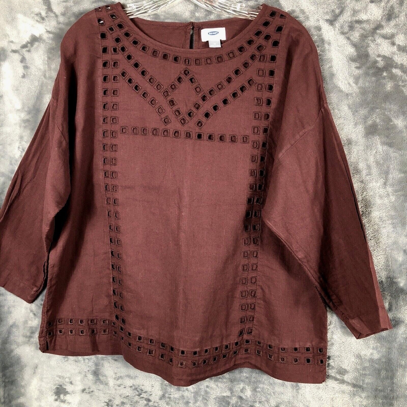 Old Navy Woman's Blouse Size Adult Medium Cut Out Square Block Details