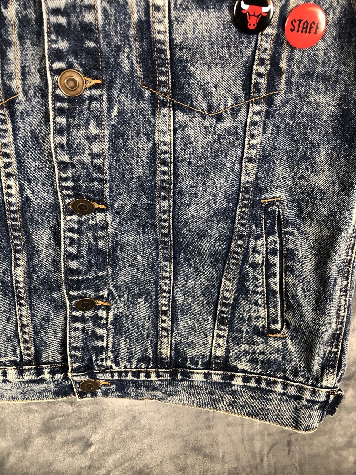 Chicago Bulls Vest Men's Denim Jean World Tour NBA Size Large Includes 2 Buttons