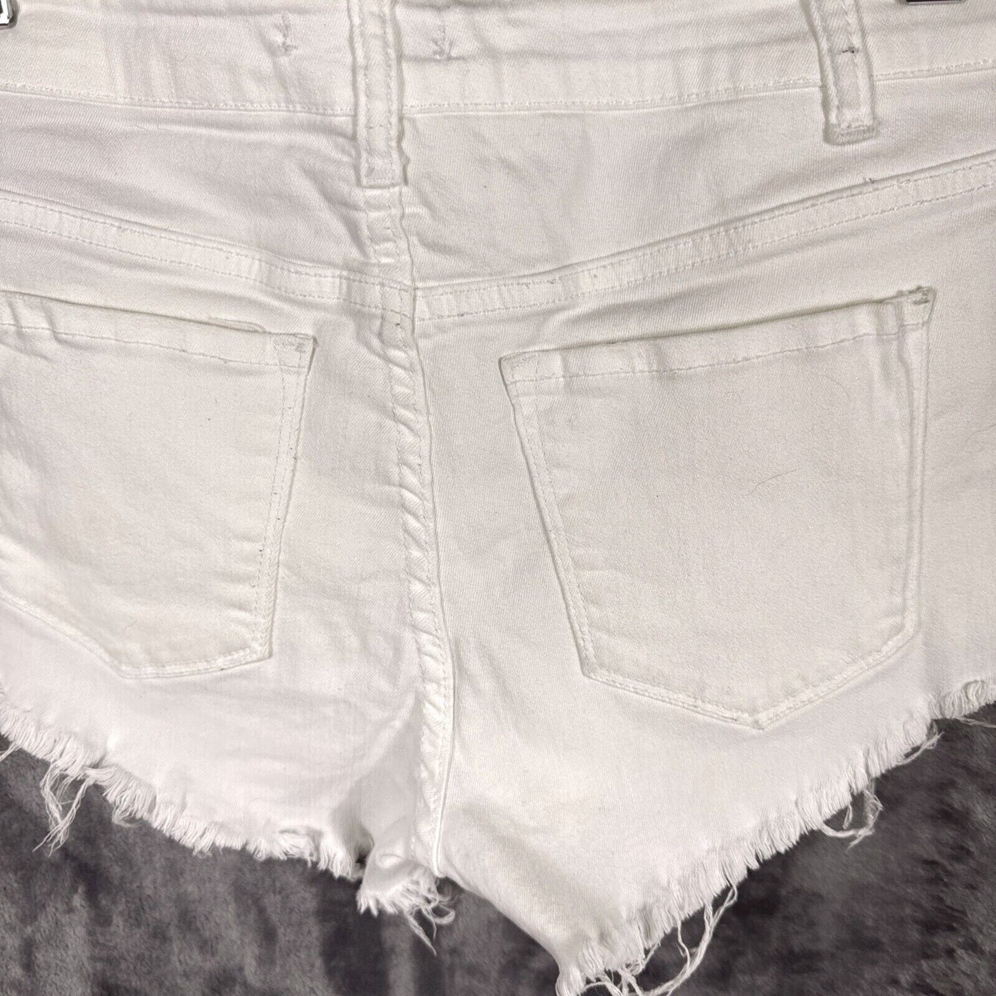 White Distressed Frayed Hem Denim Shorts Size M Klique B